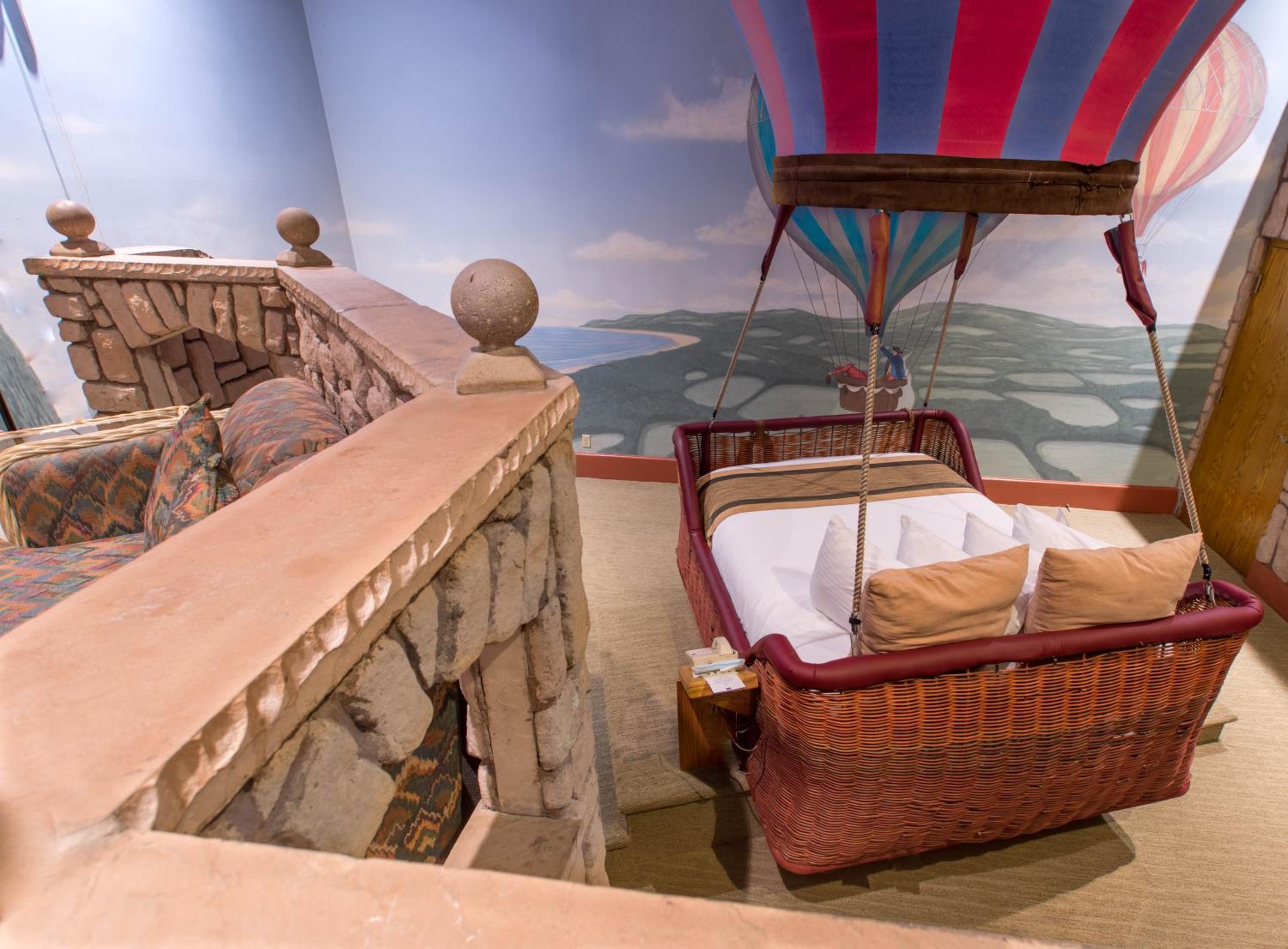 Flights Of Fantasy Queen Suite with Spa Bath and Fireplace
