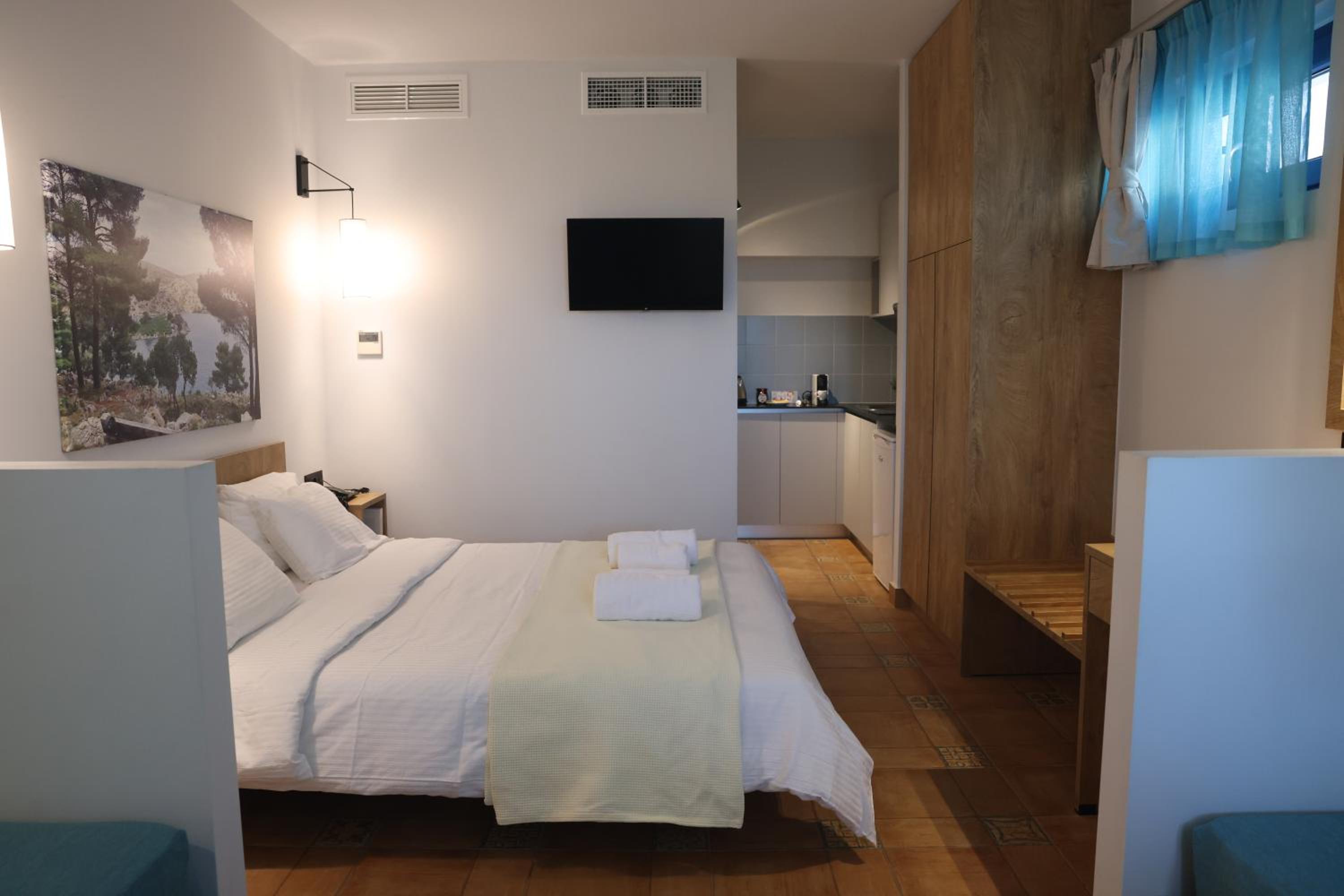 Apartment With Sea View - Photo 3