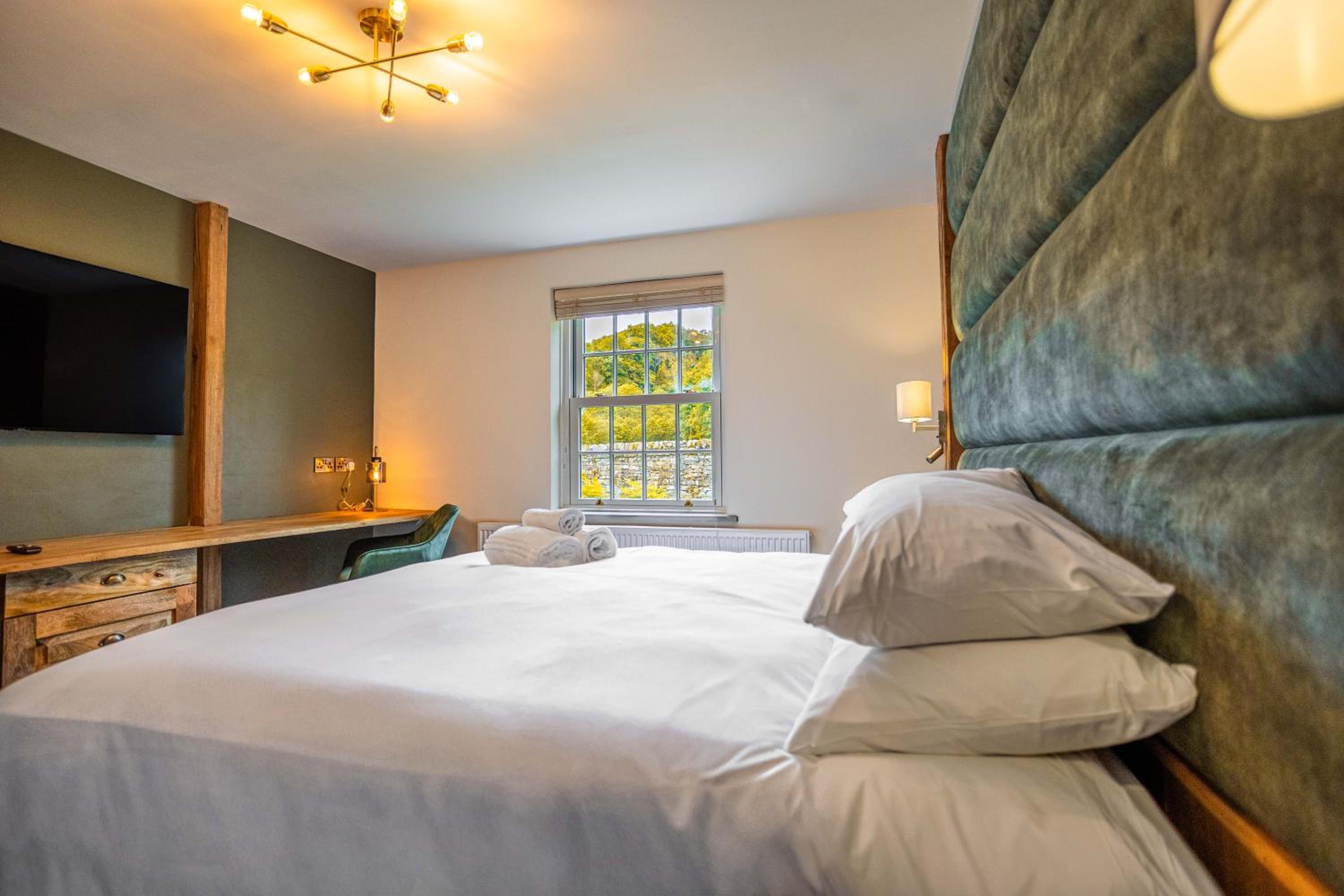 Deluxe Twin Room - Photo 9