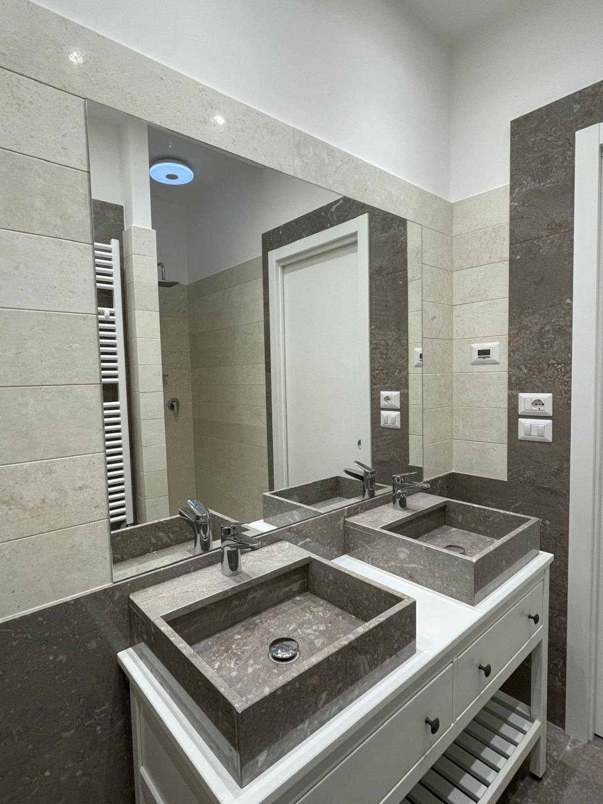 Deluxe Double Room with Balcony photo 2