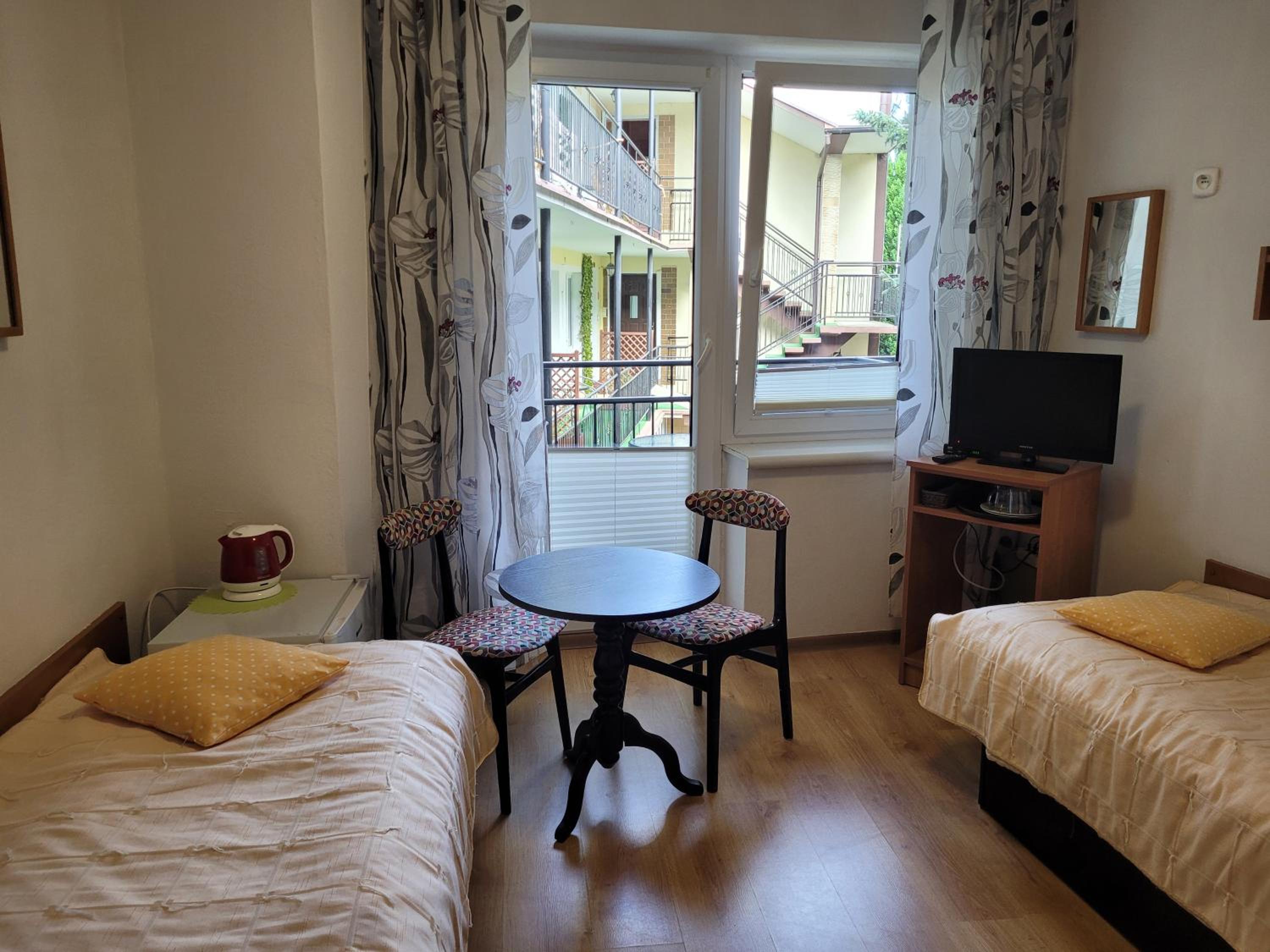 Twin Room with Bathroom photo 1