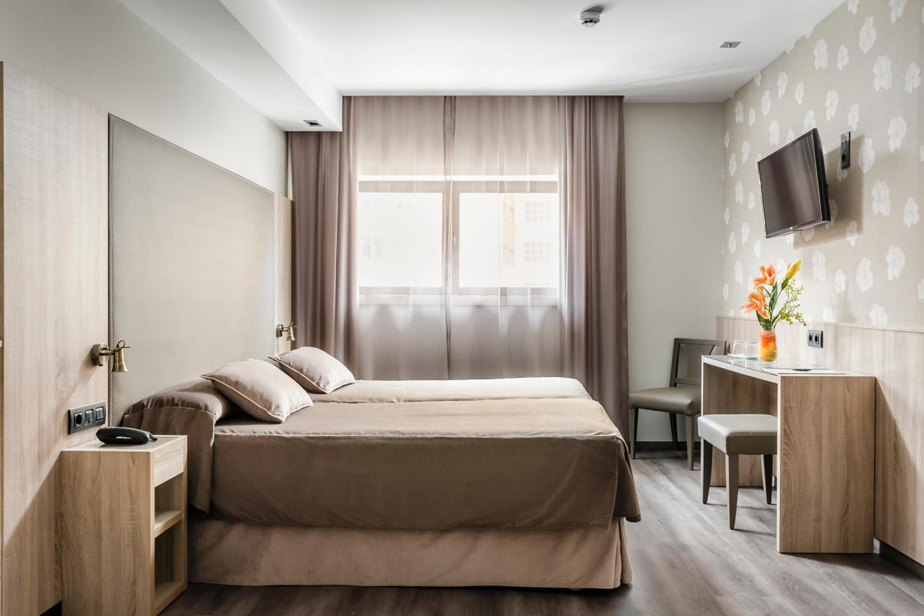Twin Room - Photo 2