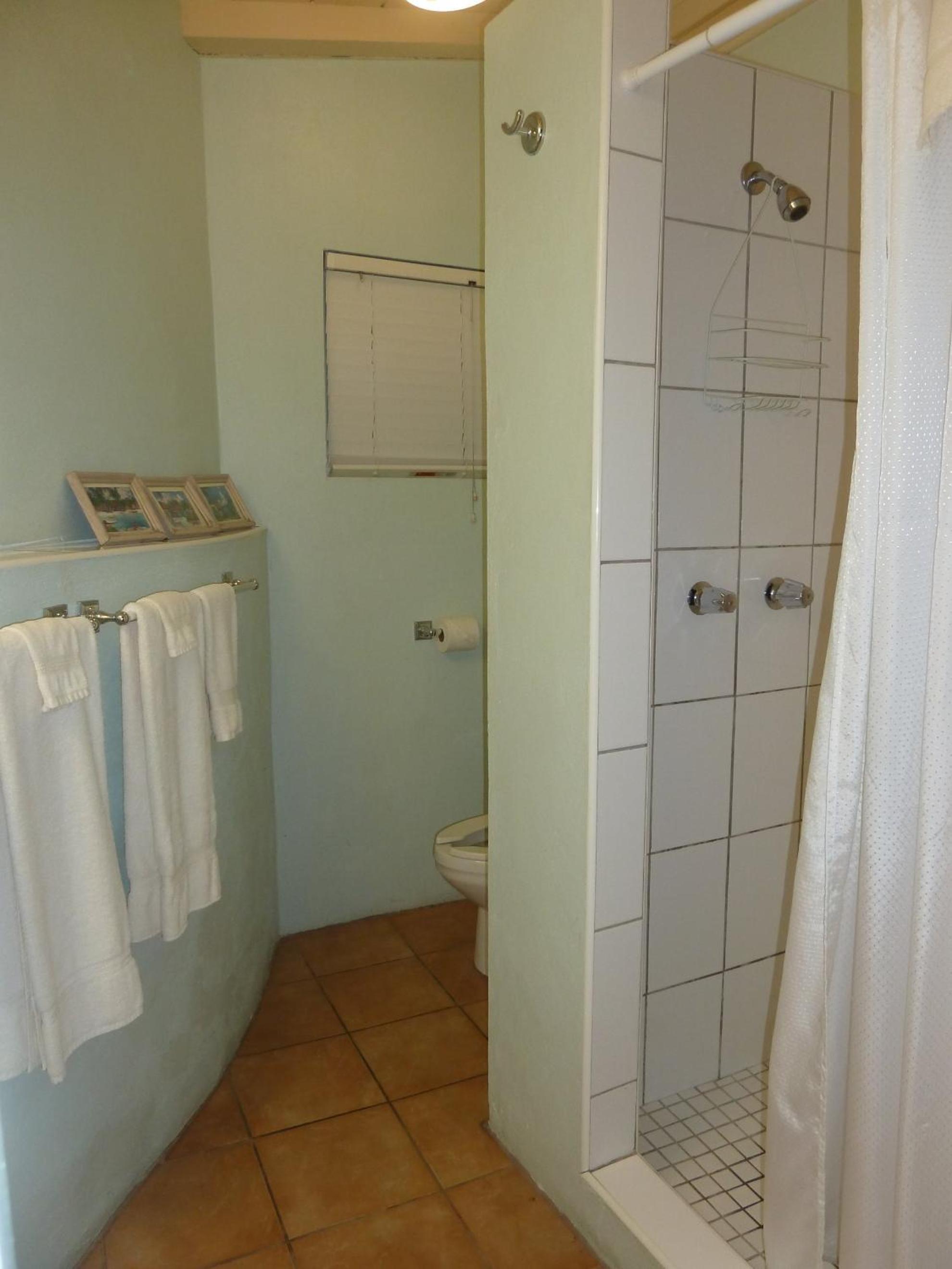 Queen Room photo 2