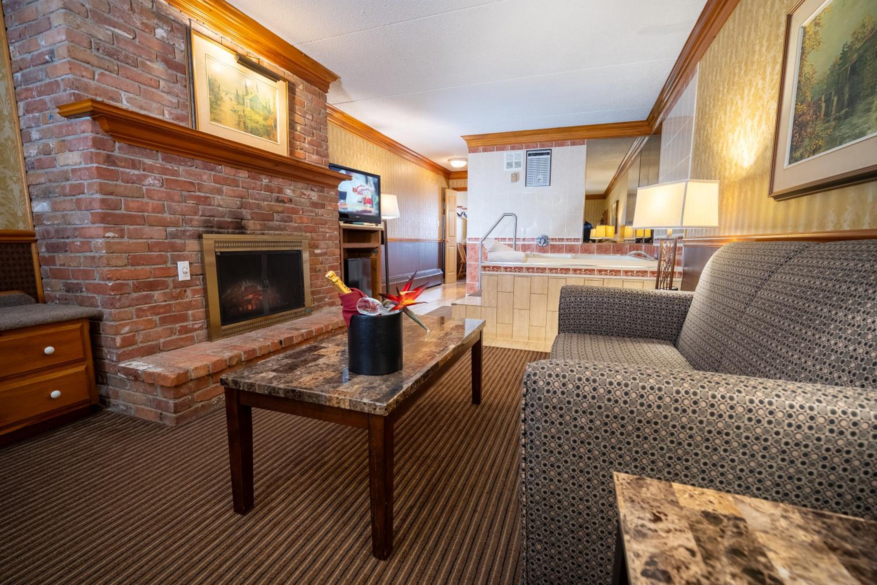 King Suite with Spa Bath and Fireplace - Photo 2