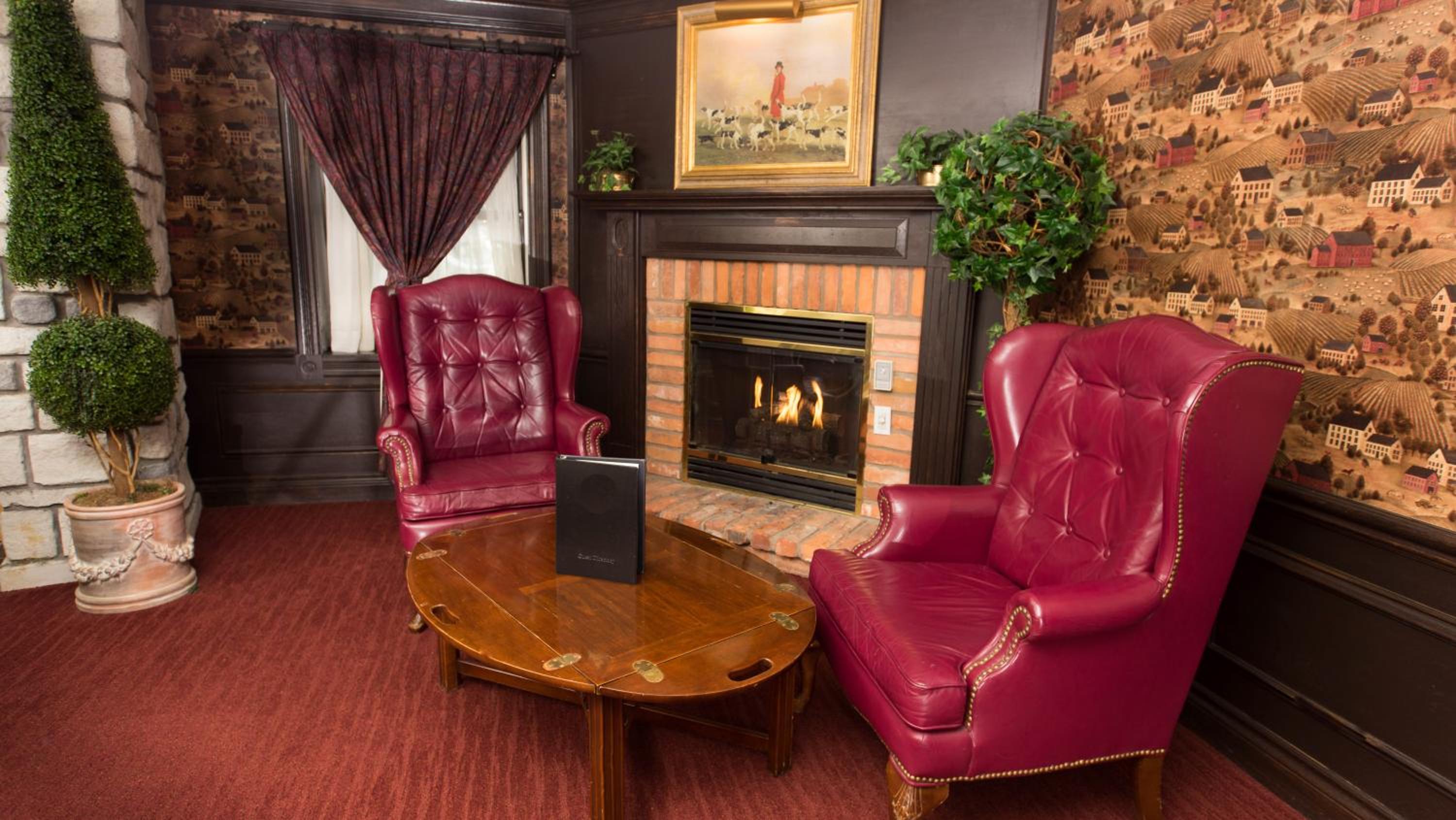 Lord N Lady Queen Suite with Spa Bath and Fireplace - Photo 4