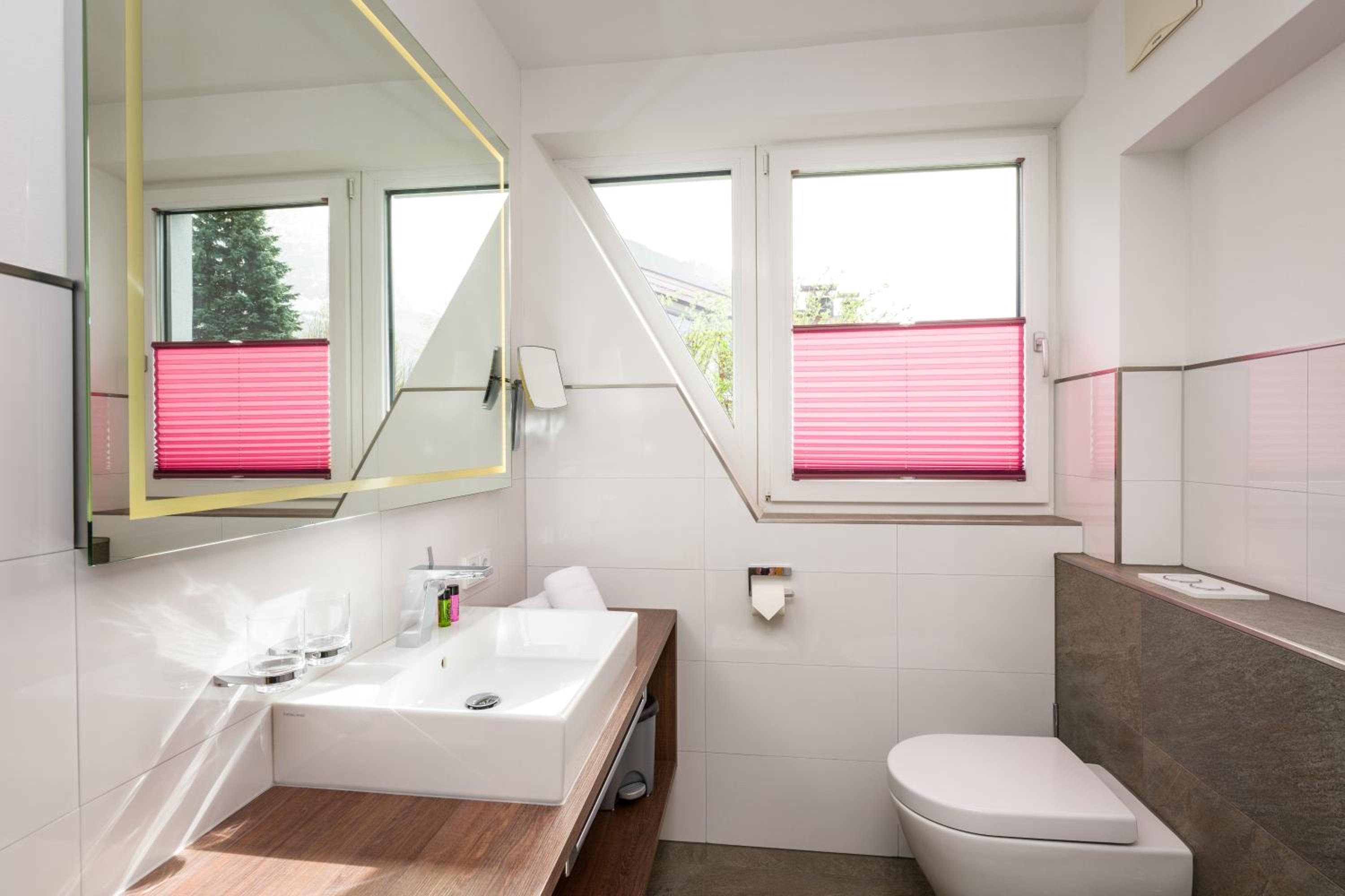 One-Bedroom Apartment with Balcony photo 2
