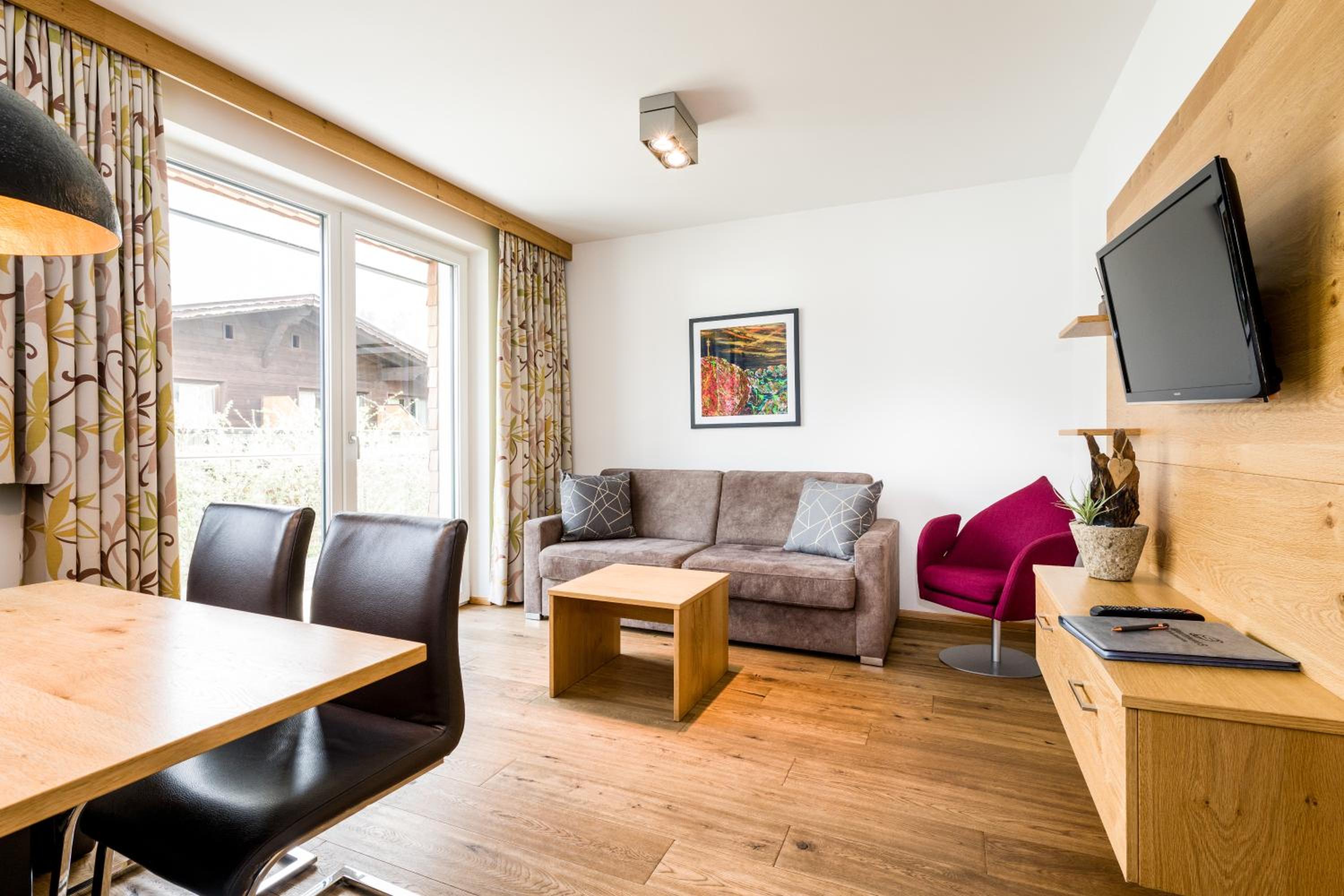 One-Bedroom Apartment with Balcony photo 1