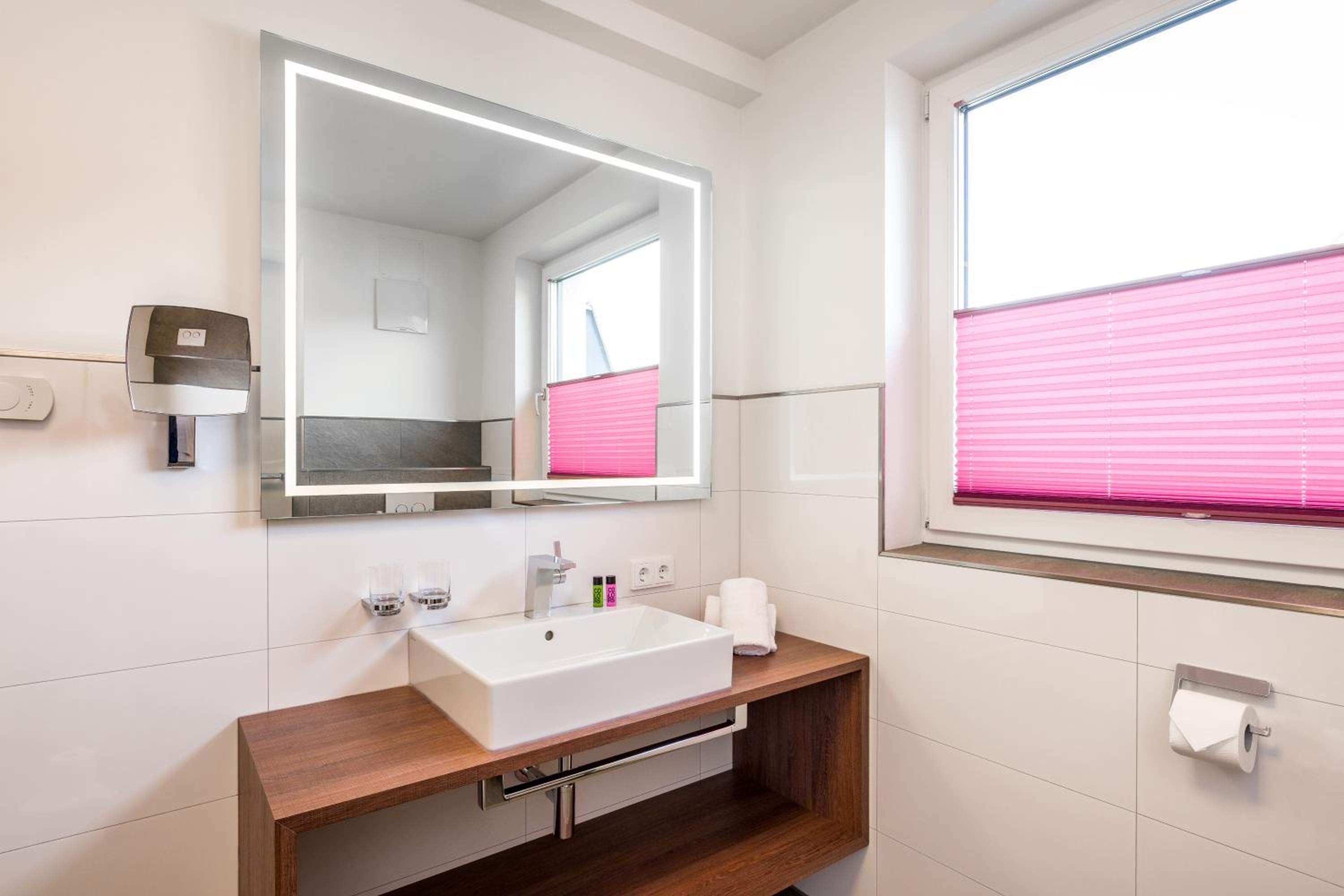 One-Bedroom Apartment with Balcony photo 3
