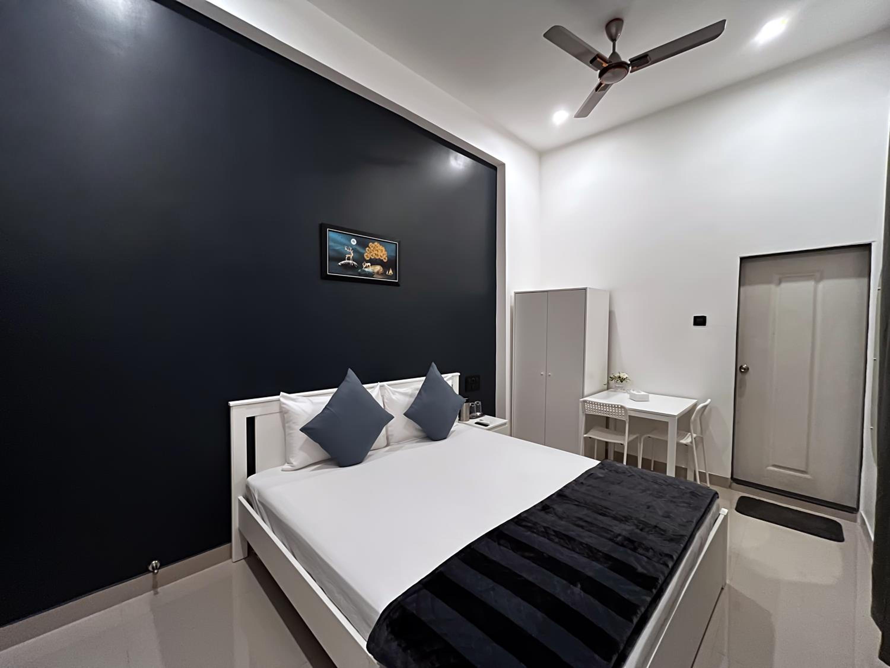 Deluxe Queen Room - Photo 1