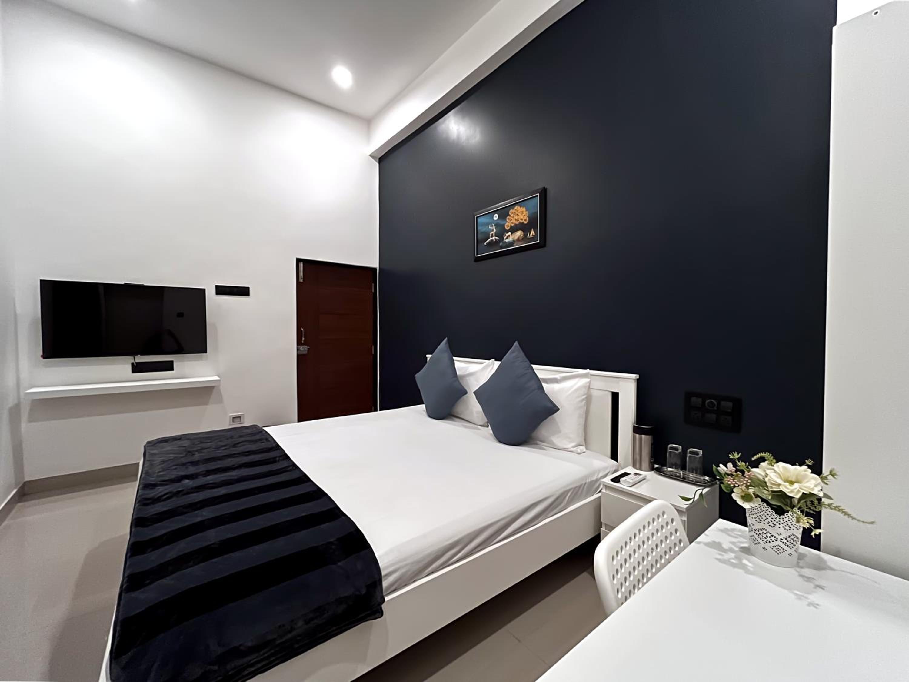 Deluxe Queen Room - Photo 6
