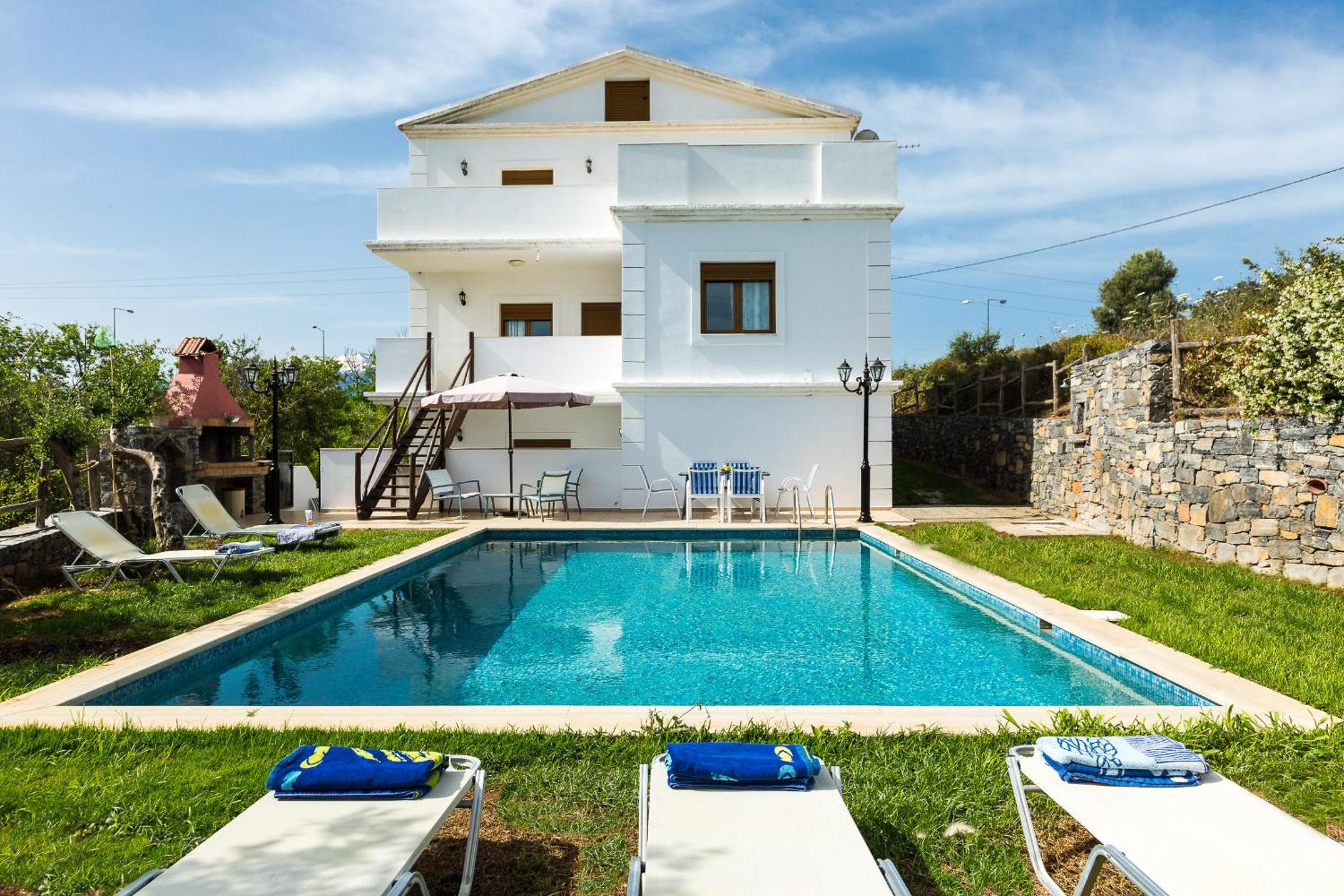 Villa photo 2