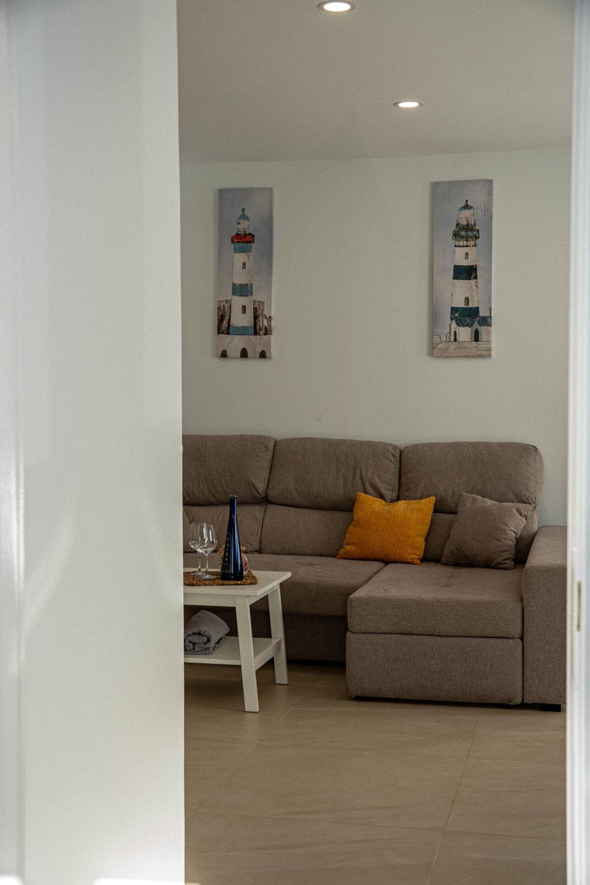 Two-Bedroom Apartment with Terrace and Sea View photo 2