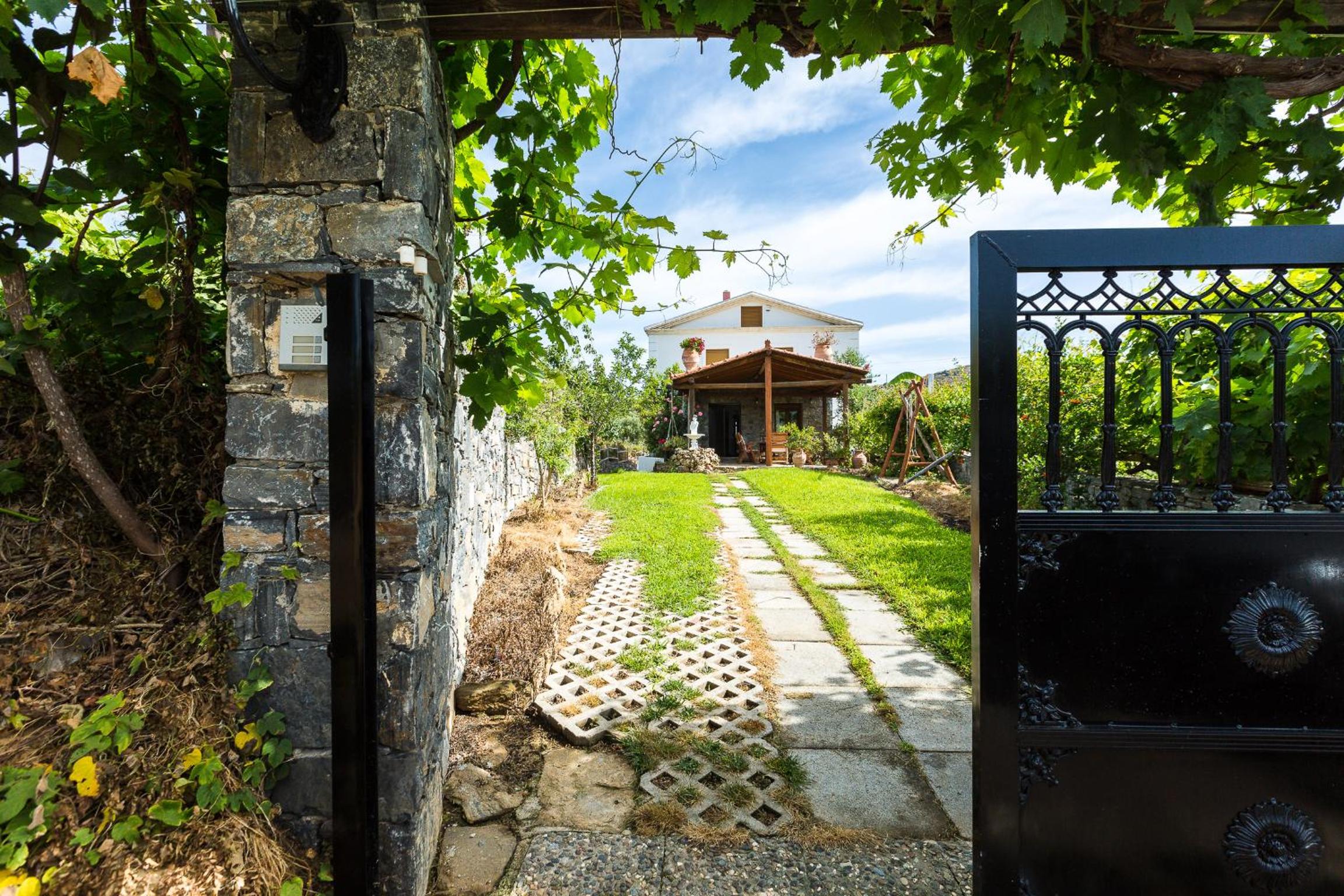 Villa photo 3