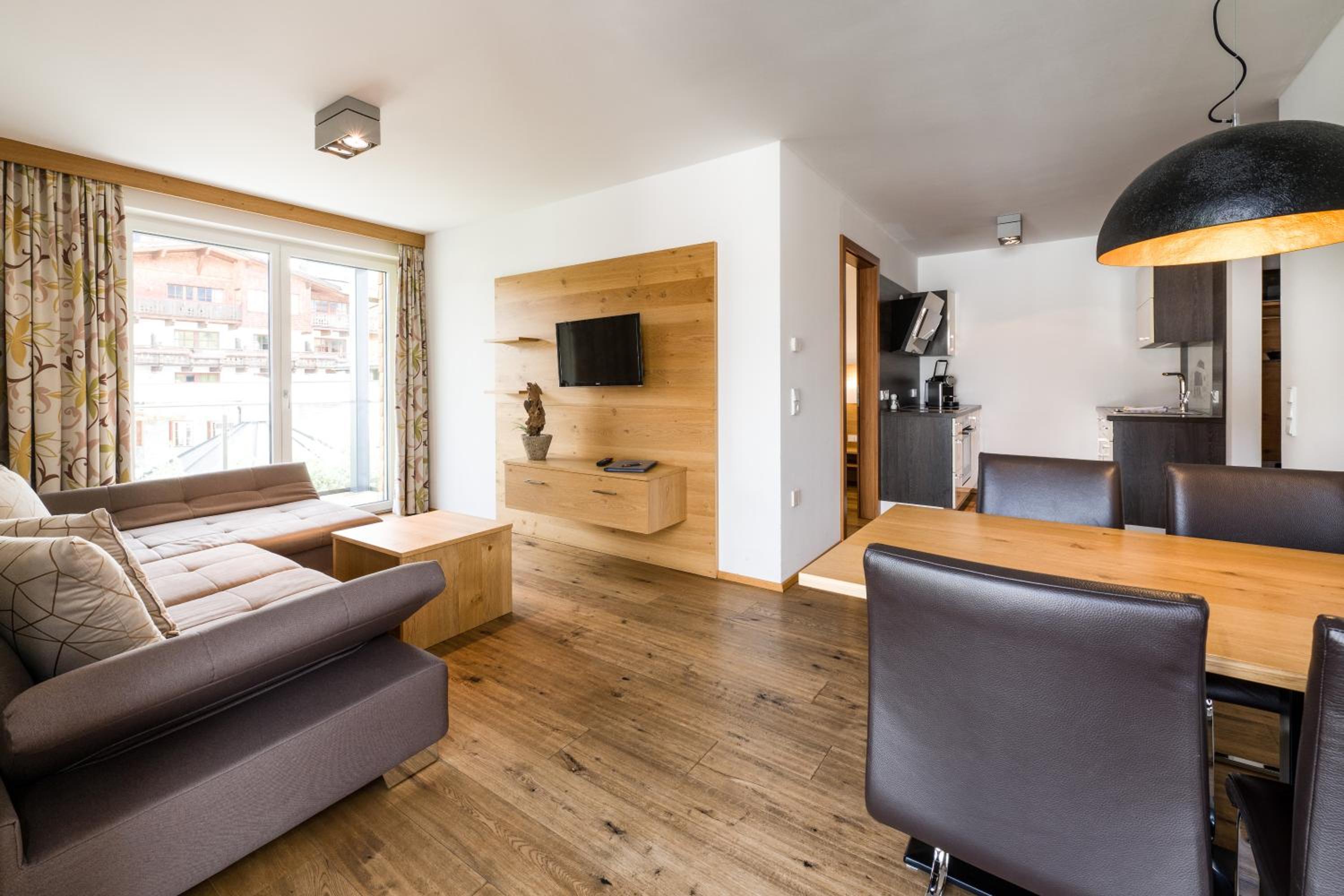 One-Bedroom Apartment with Balcony and Mountain View photo 1