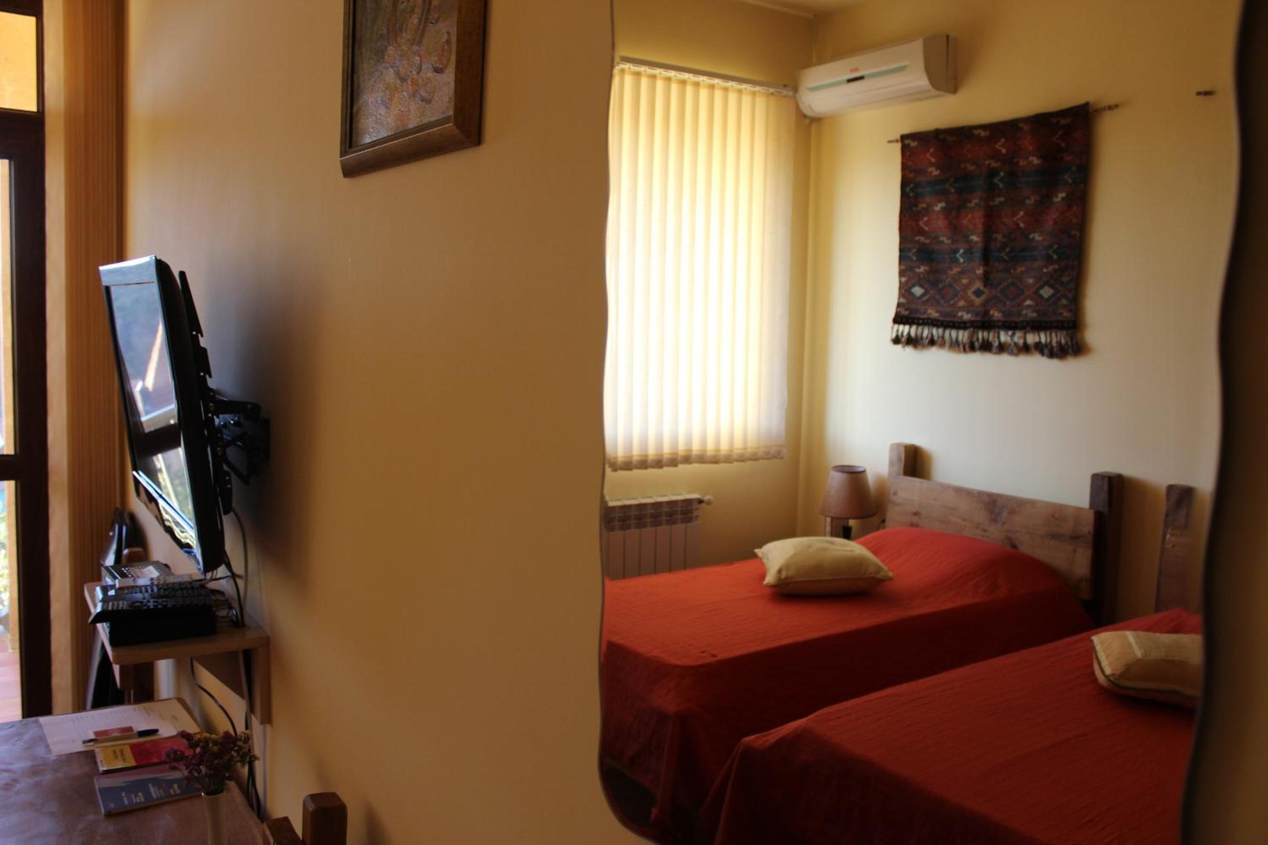 Budget Twin Room photo 3