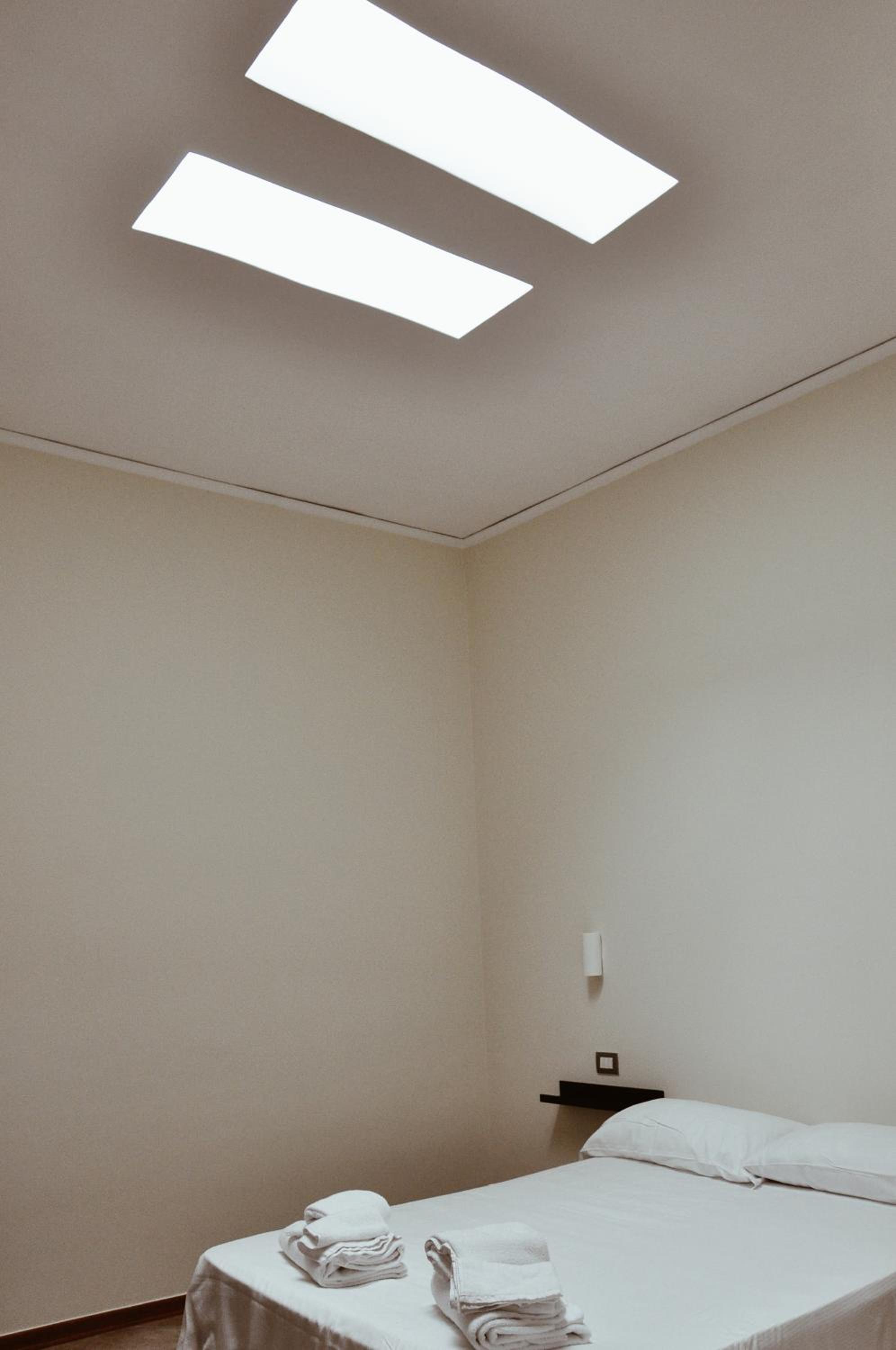 Economy Double Room with Skylight — the supplier's photographs — photo 3