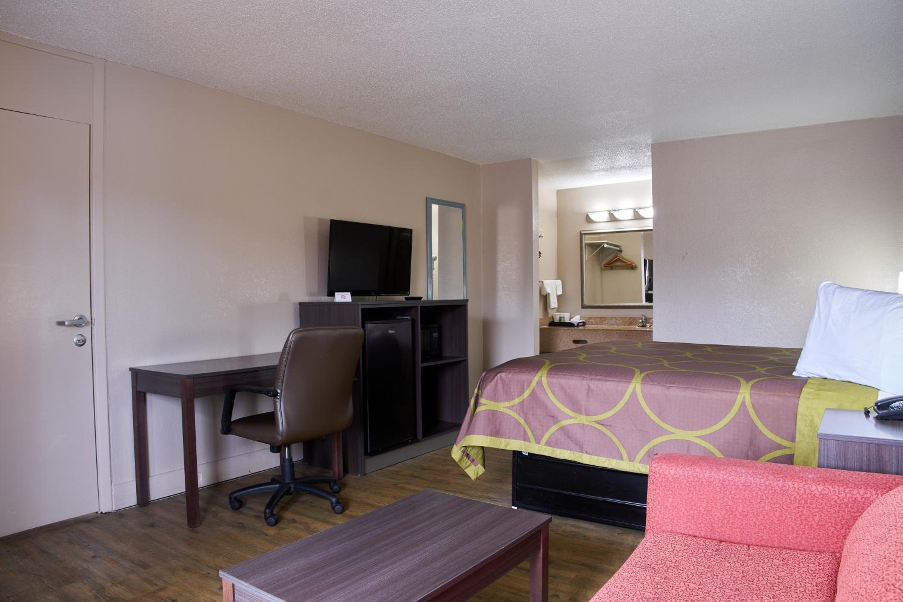 King Room - Non-Smoking - Photo 1