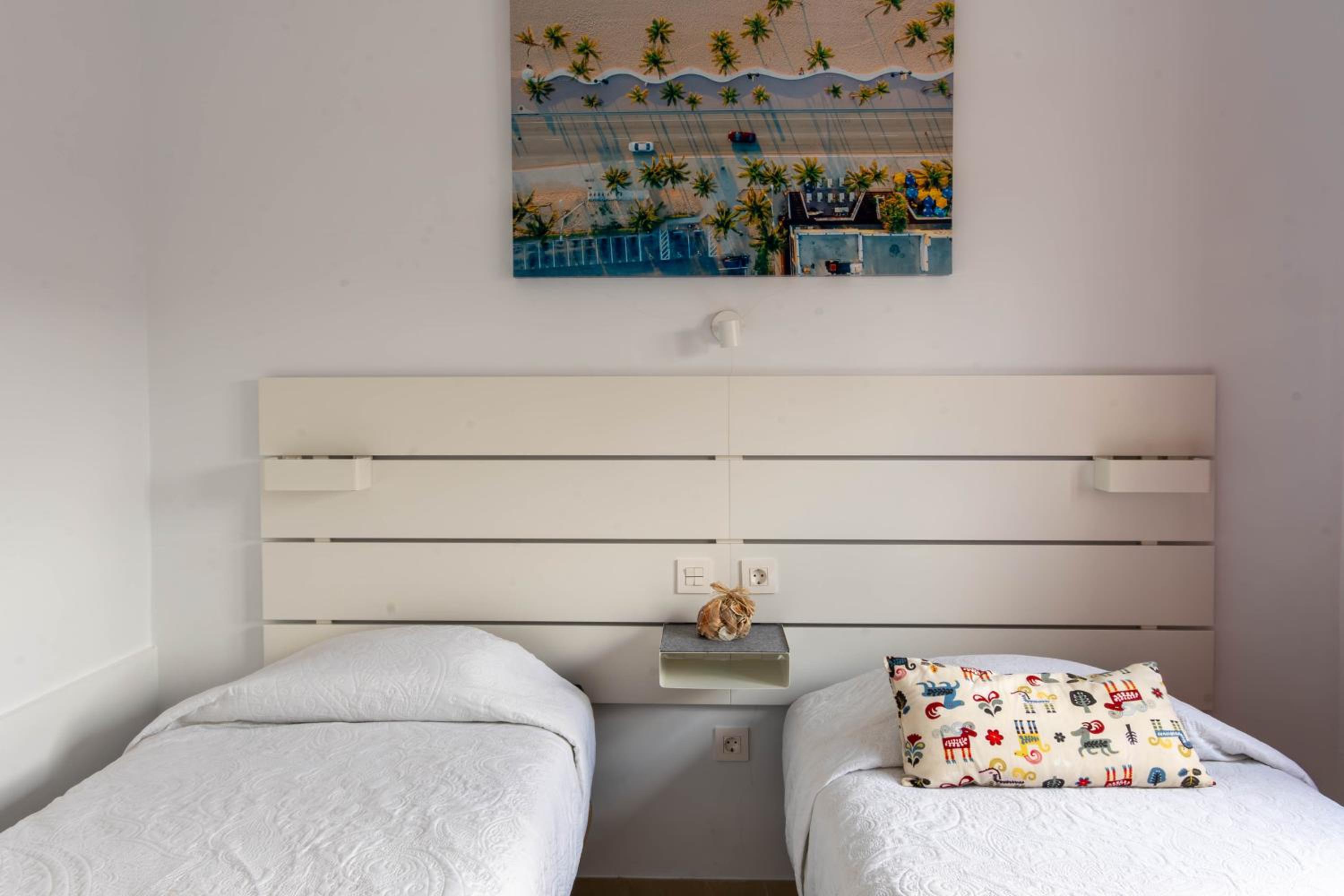 Two-Bedroom Apartment with Mountain View photo 2