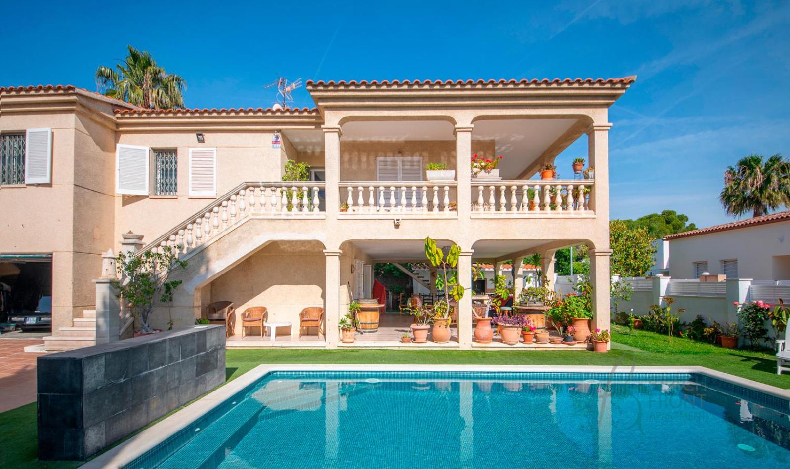 Villa photo 2