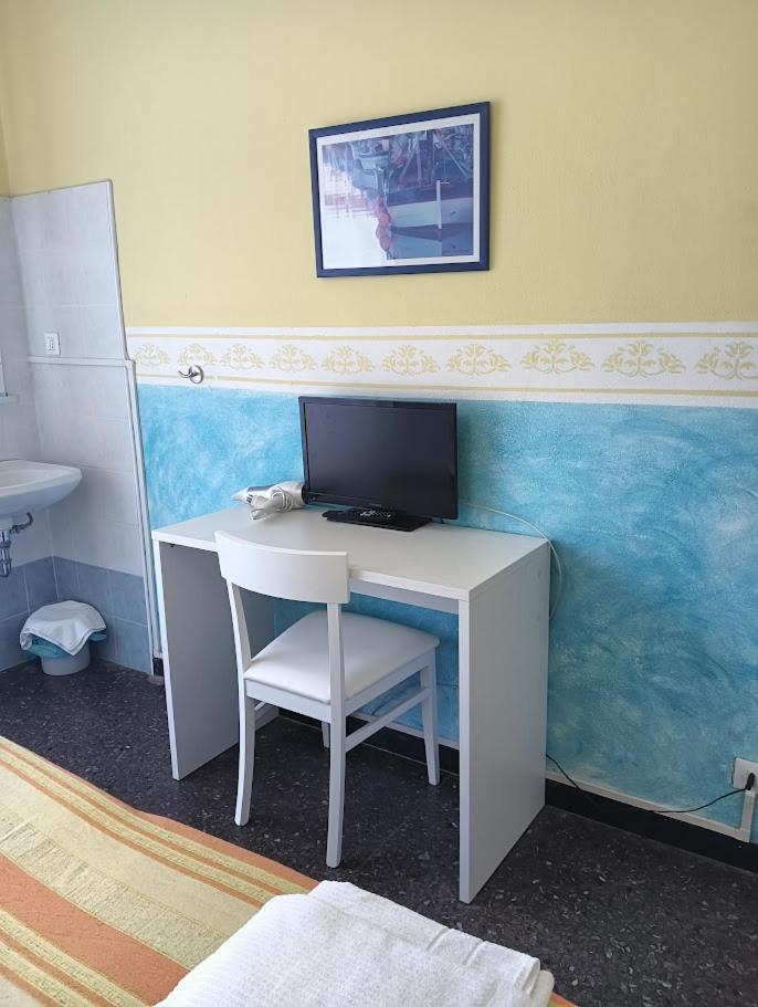 Family Room With Private Bathroom photo 1