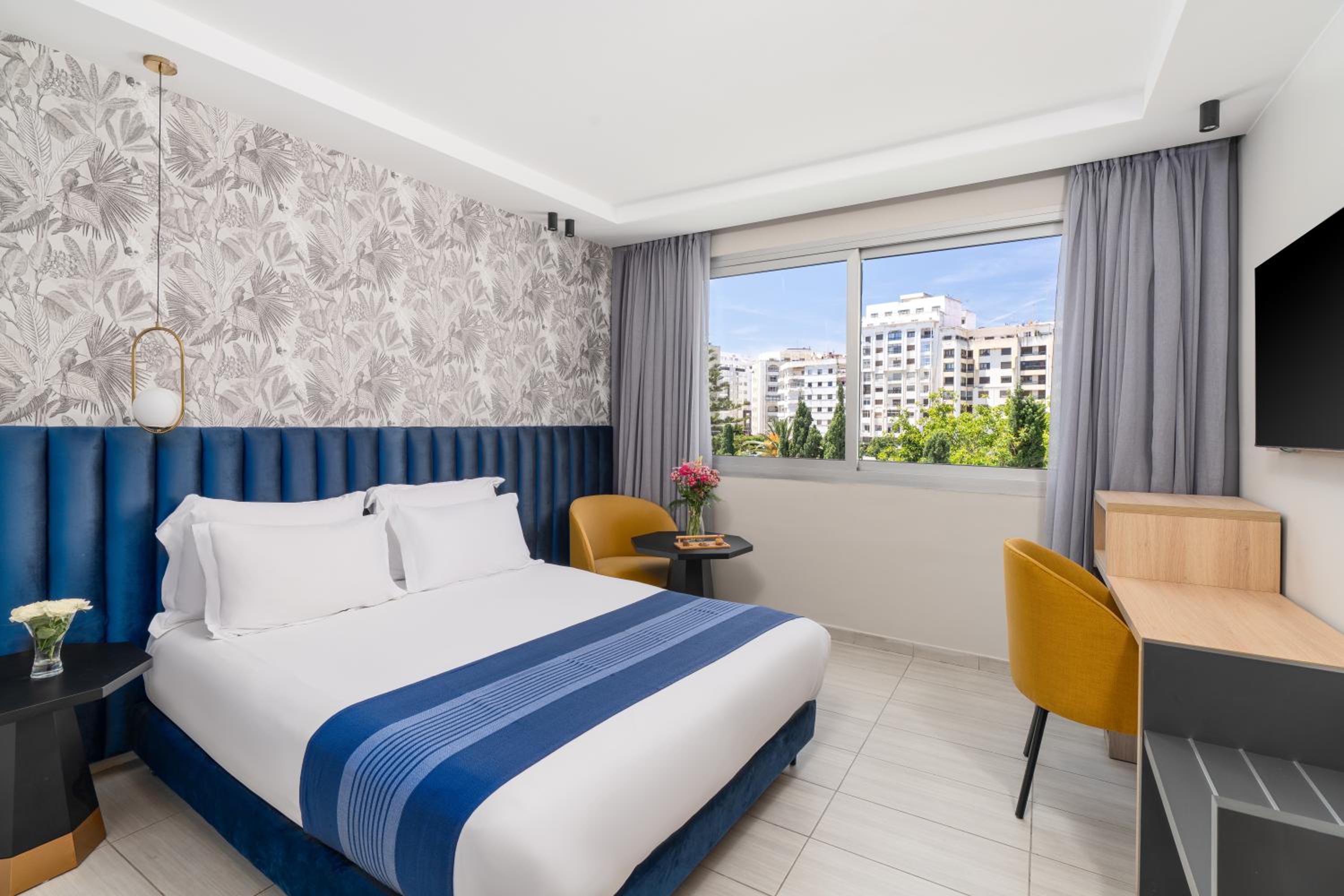 Superior Room, King Size Bed, Pool view