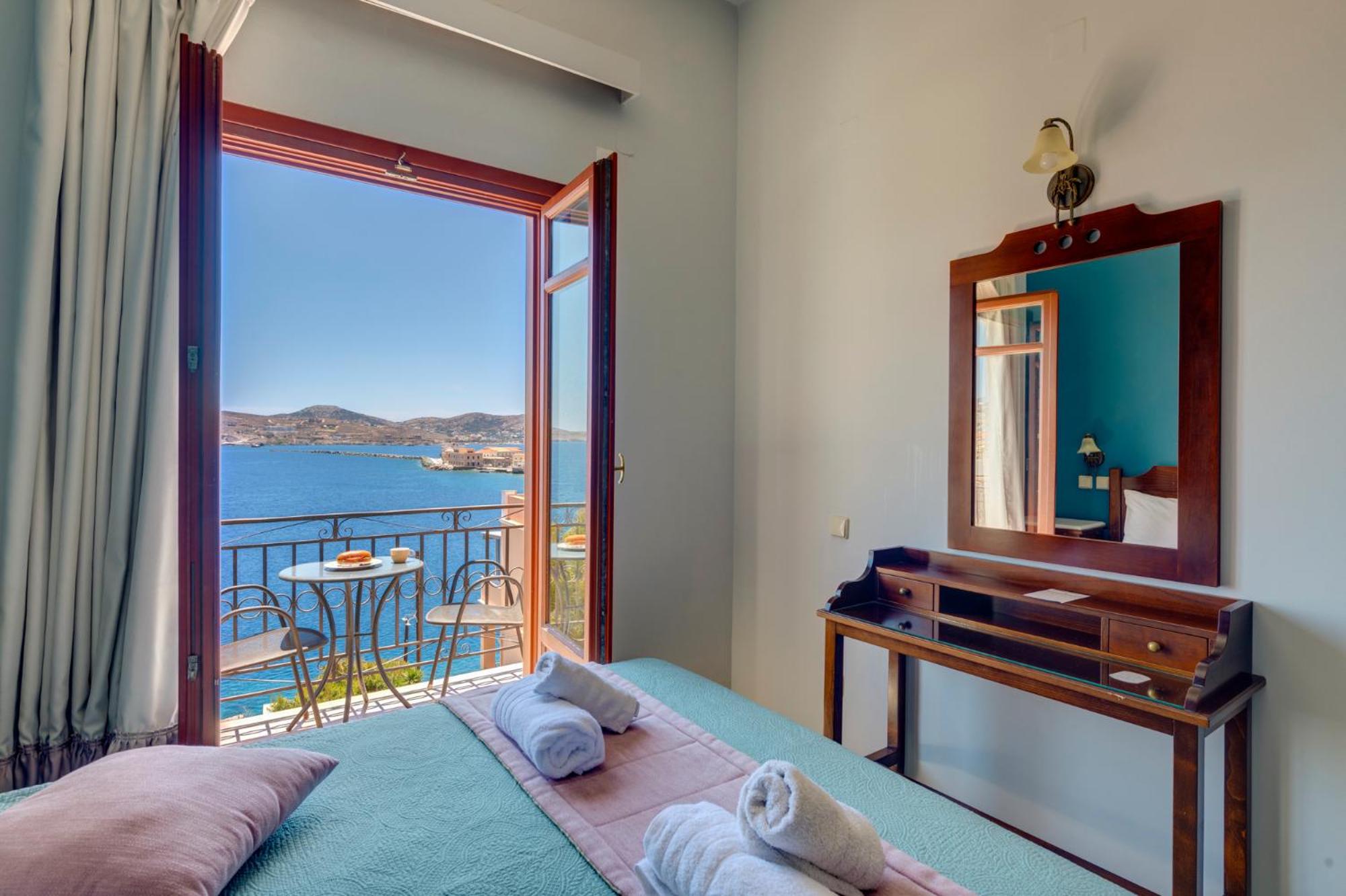 Deluxe Double or Twin Room with Sea View - Photo 3