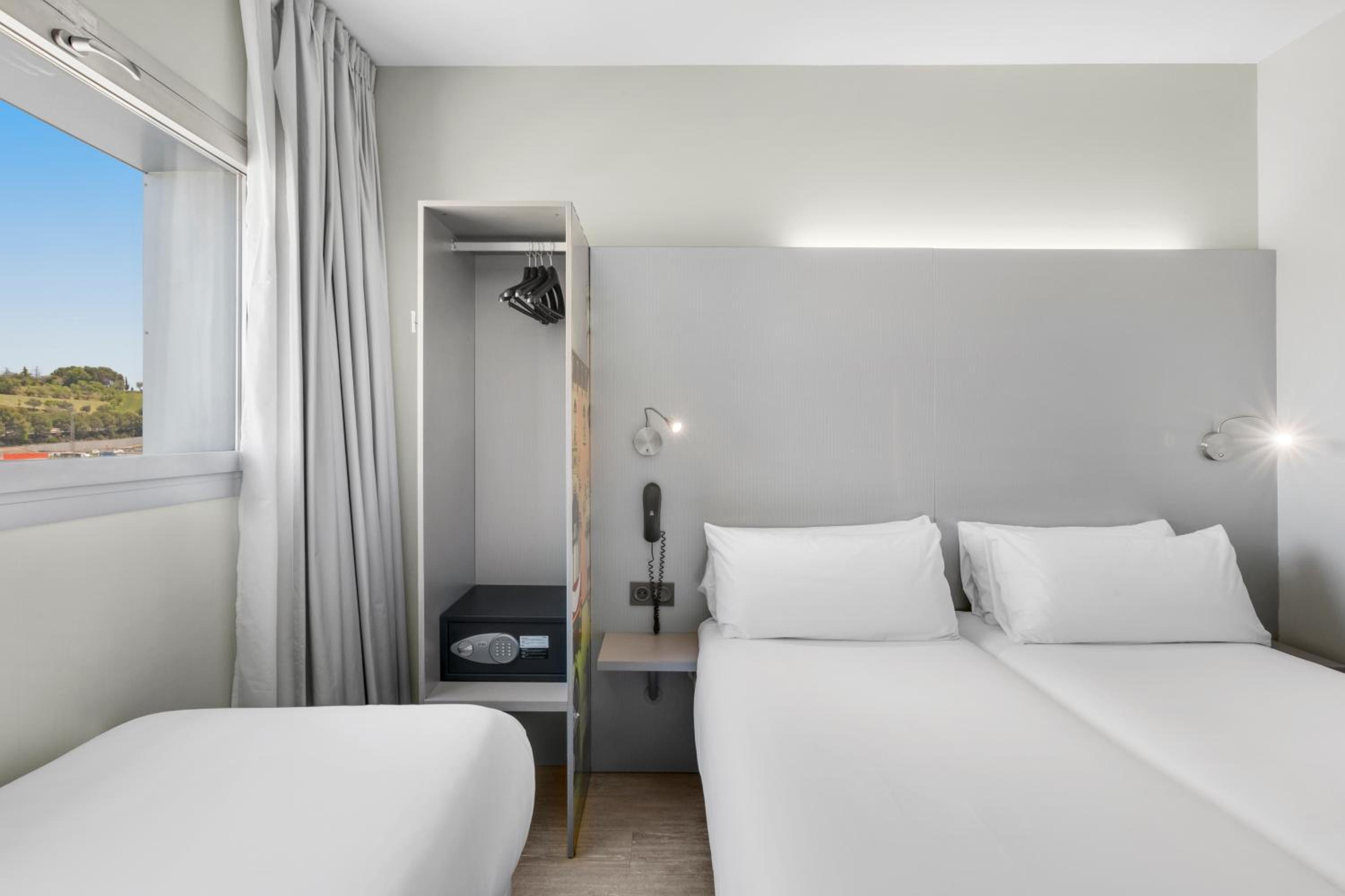 Family Room (2 Adults + 1 Child under 12 Years)