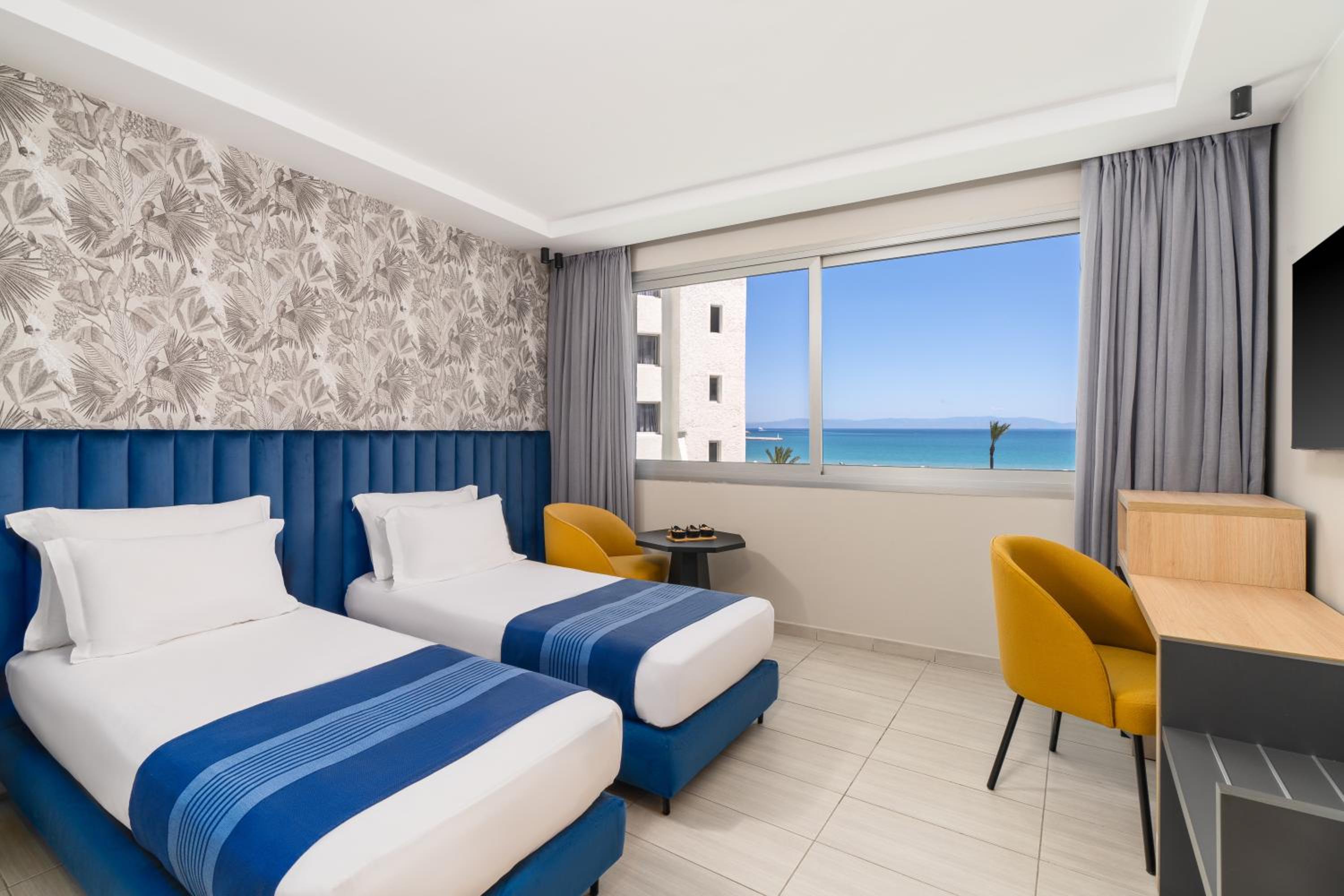 Superior Room, Twin Beds, Sea View - Photo 5