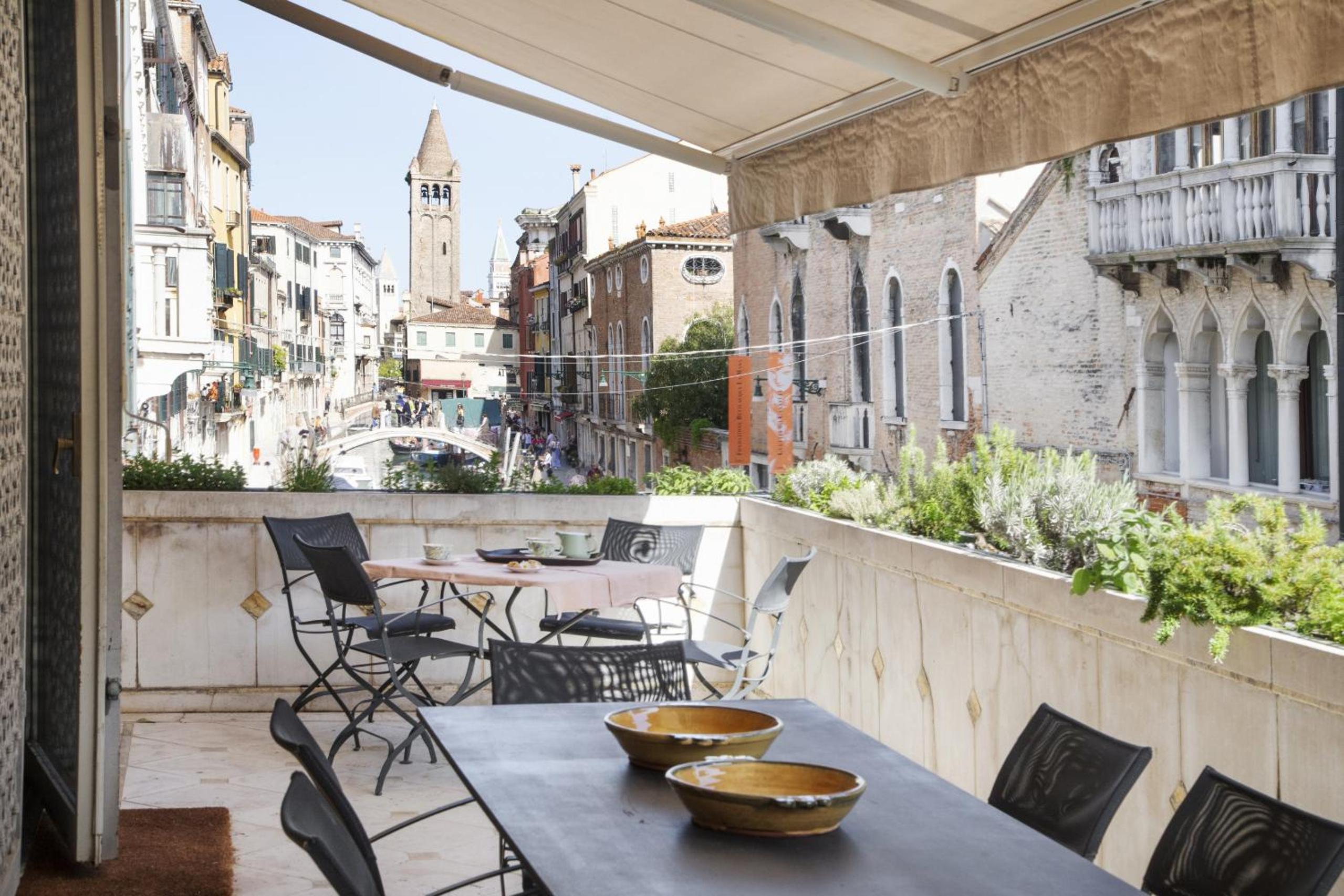 Apartment with Terrace and Garden