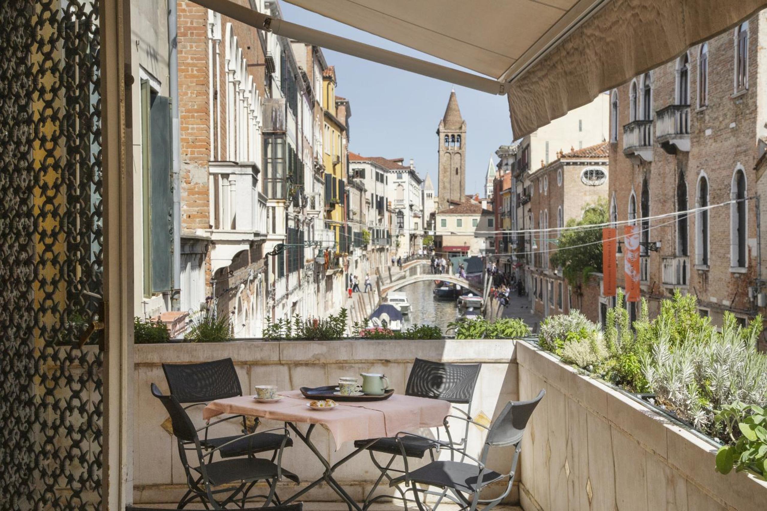Apartment with Terrace and Panoramic View photo 2