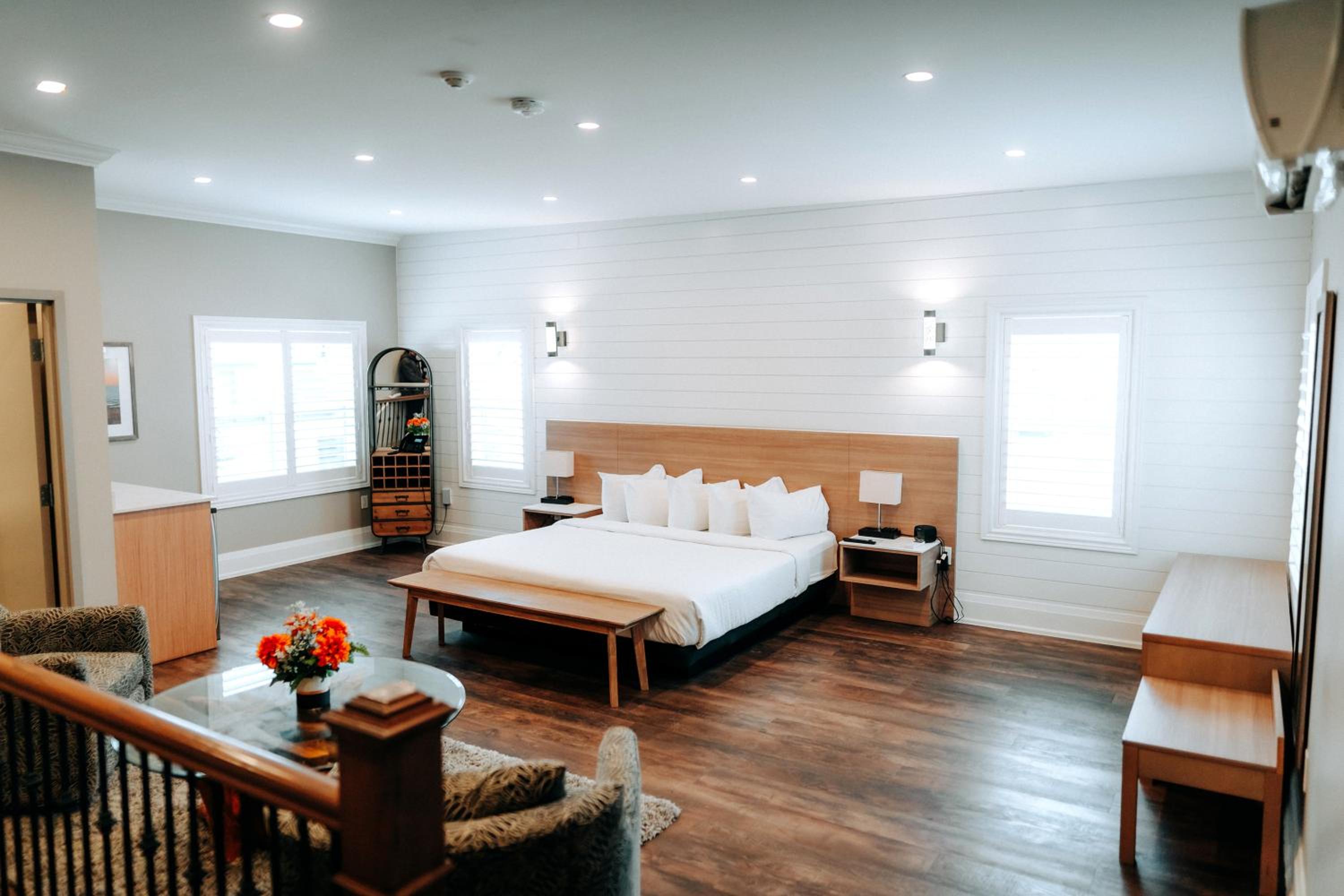 Deluxe King Suite
