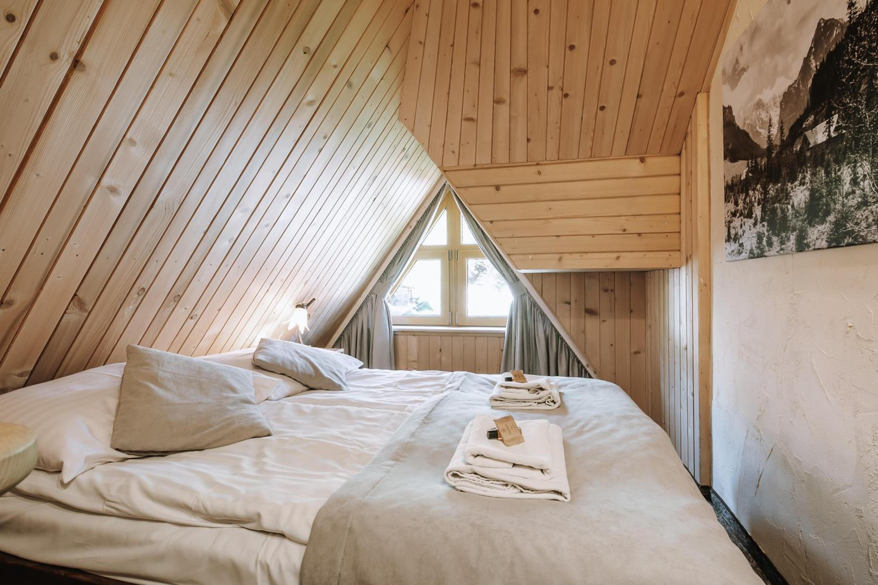 Triple Room with Balcony - Photo 12