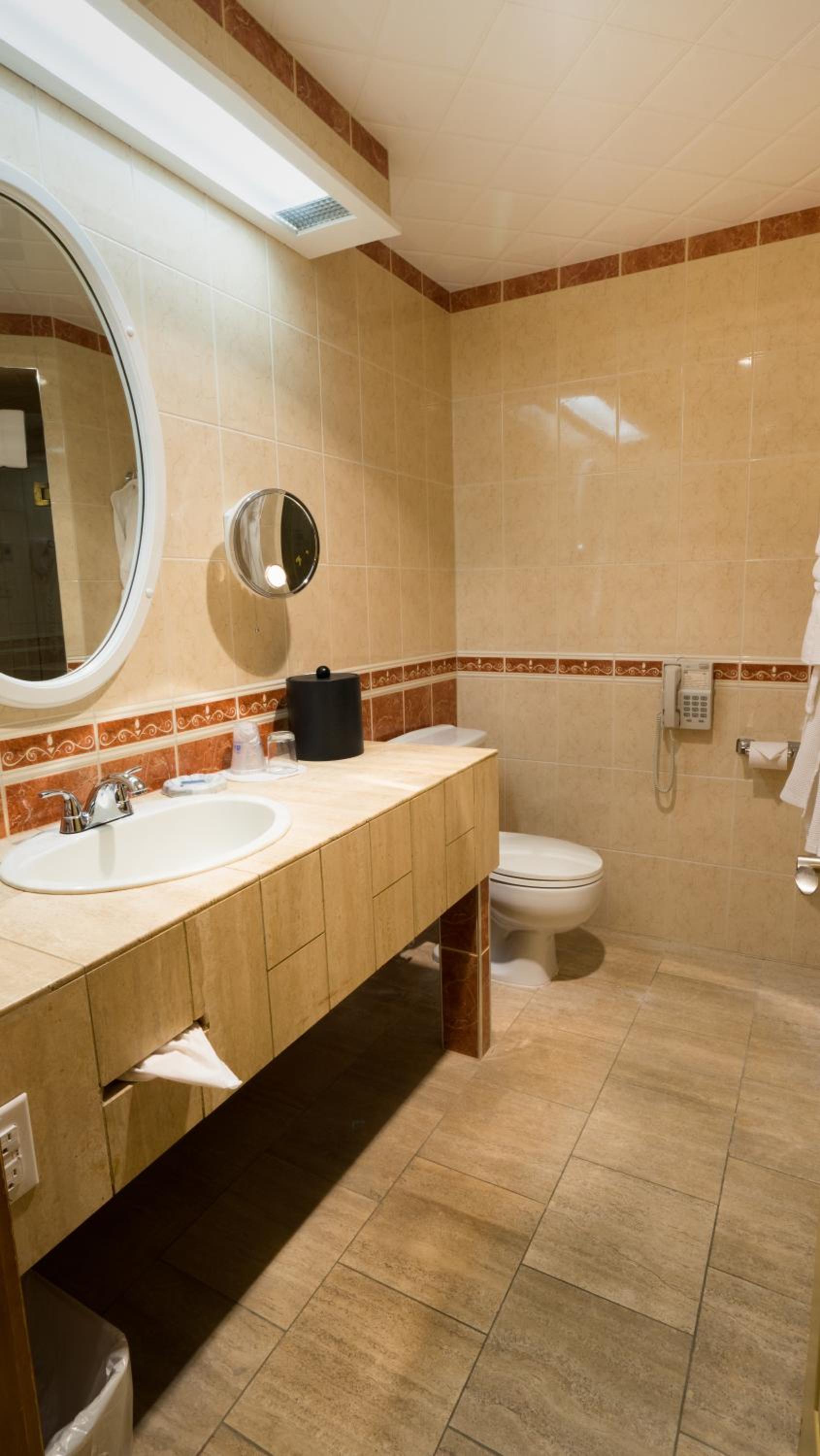 King Suite with Spa Bath and Fireplace - Photo 3