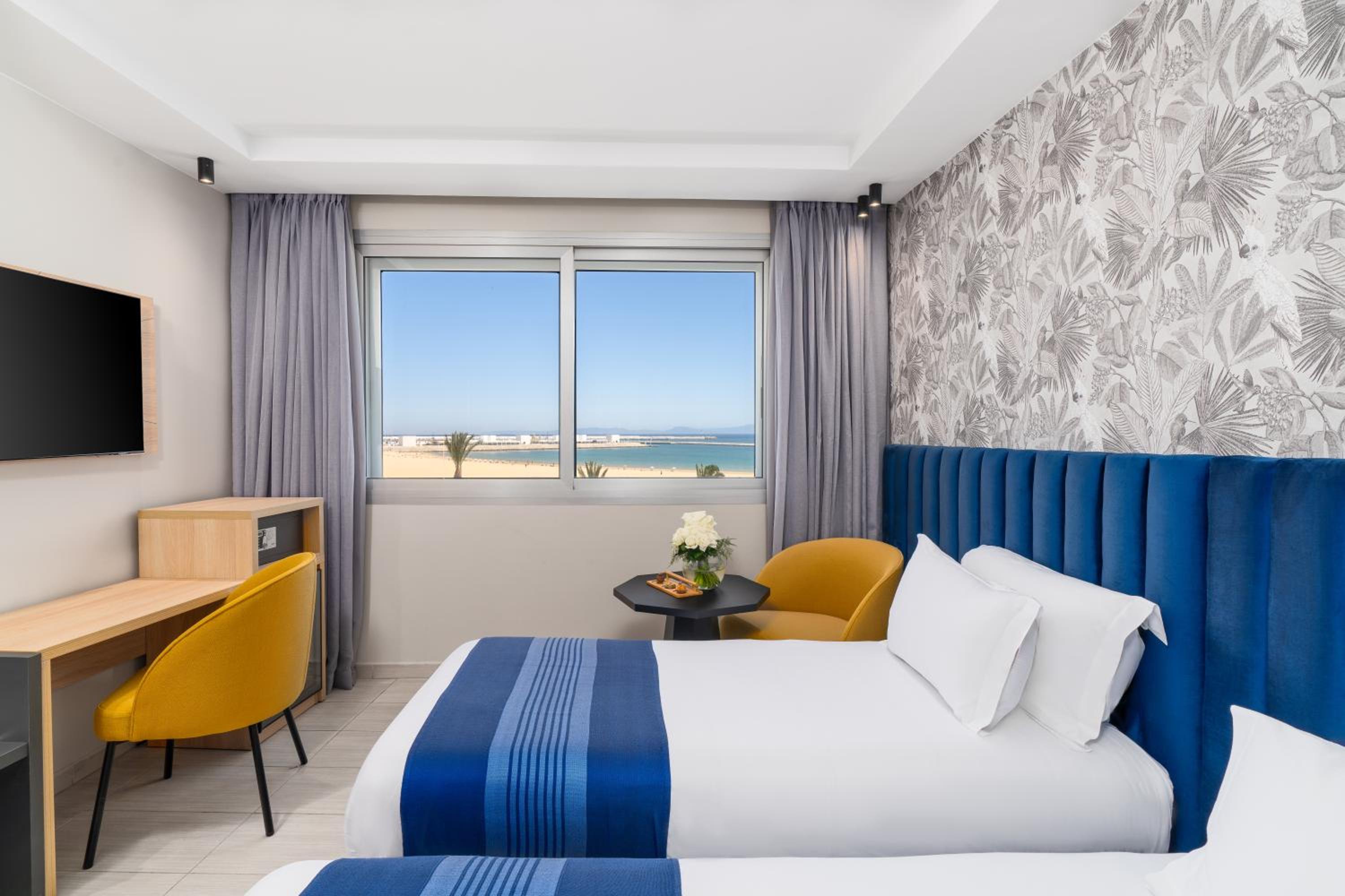 Superior Room, Twin Beds, Sea View - Photo 3