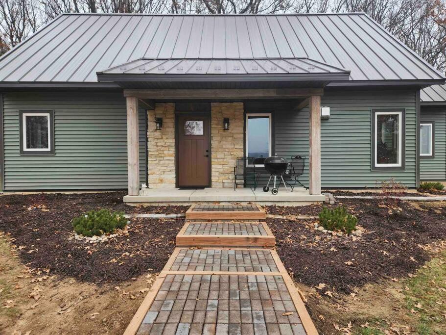 Three-Bedroom House photo 3