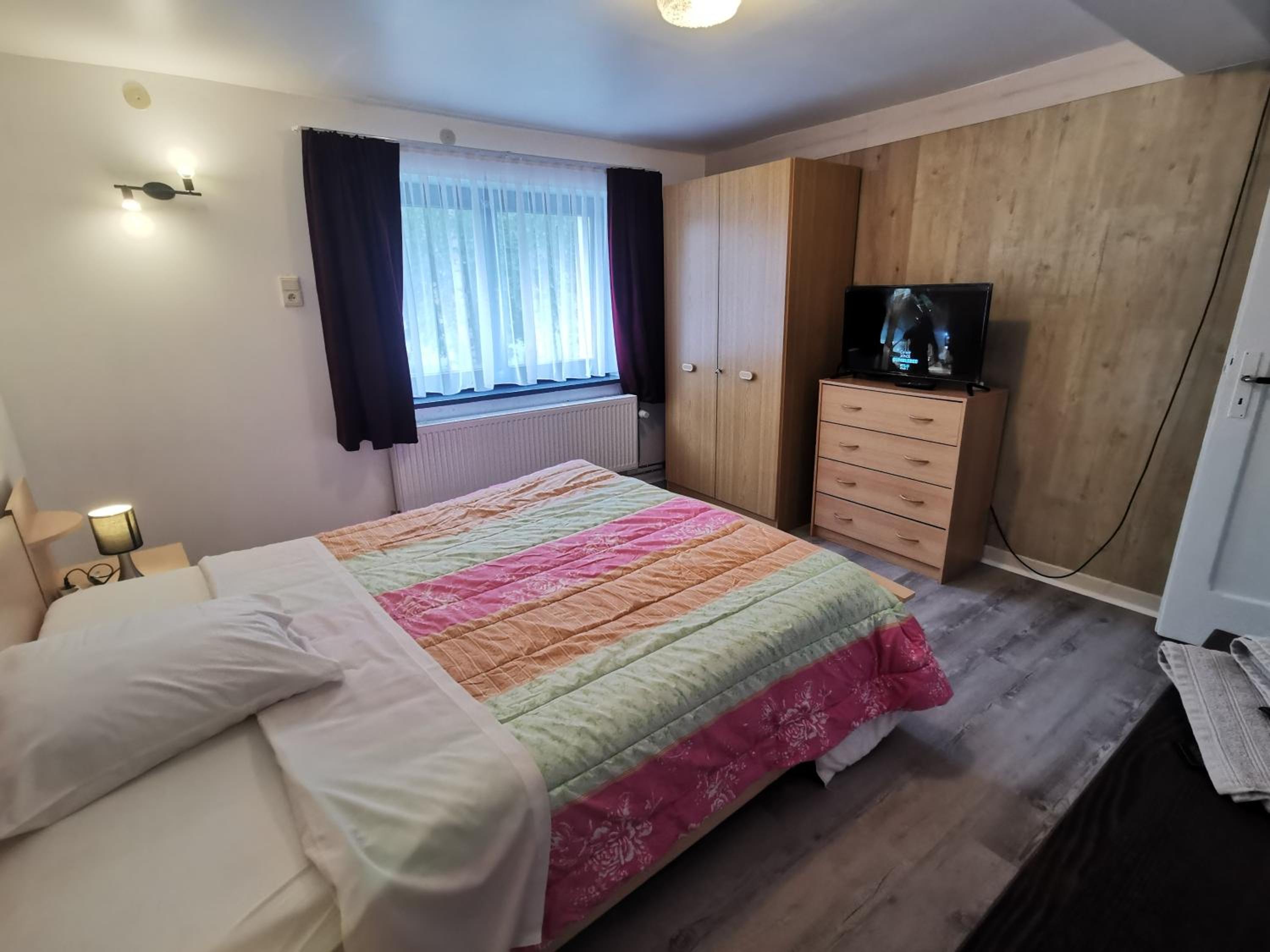 One-Bedroom Apartment - Photo 7