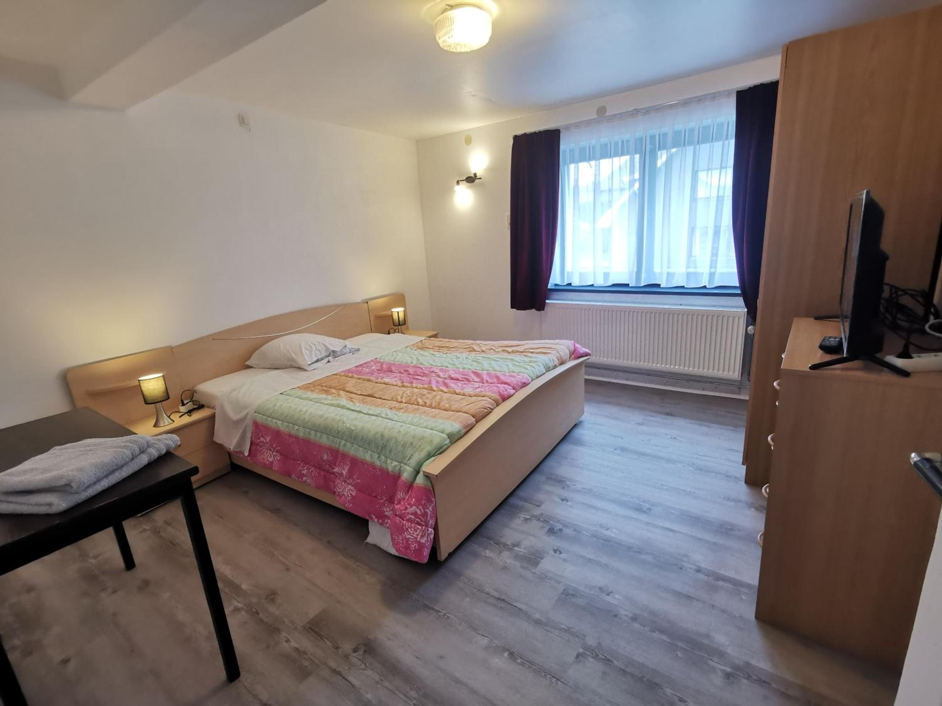 One-Bedroom Apartment - Photo 8