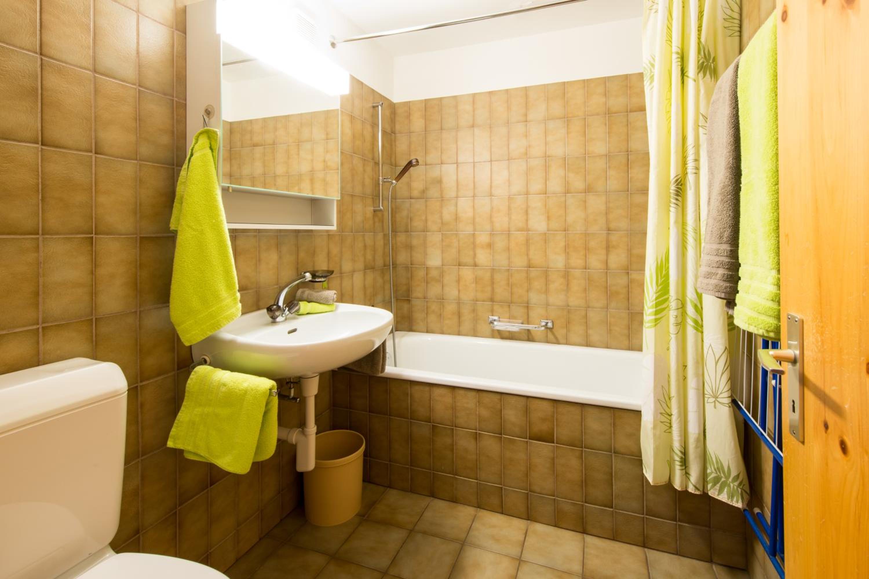 Studio Apartment with Balcony photo 3