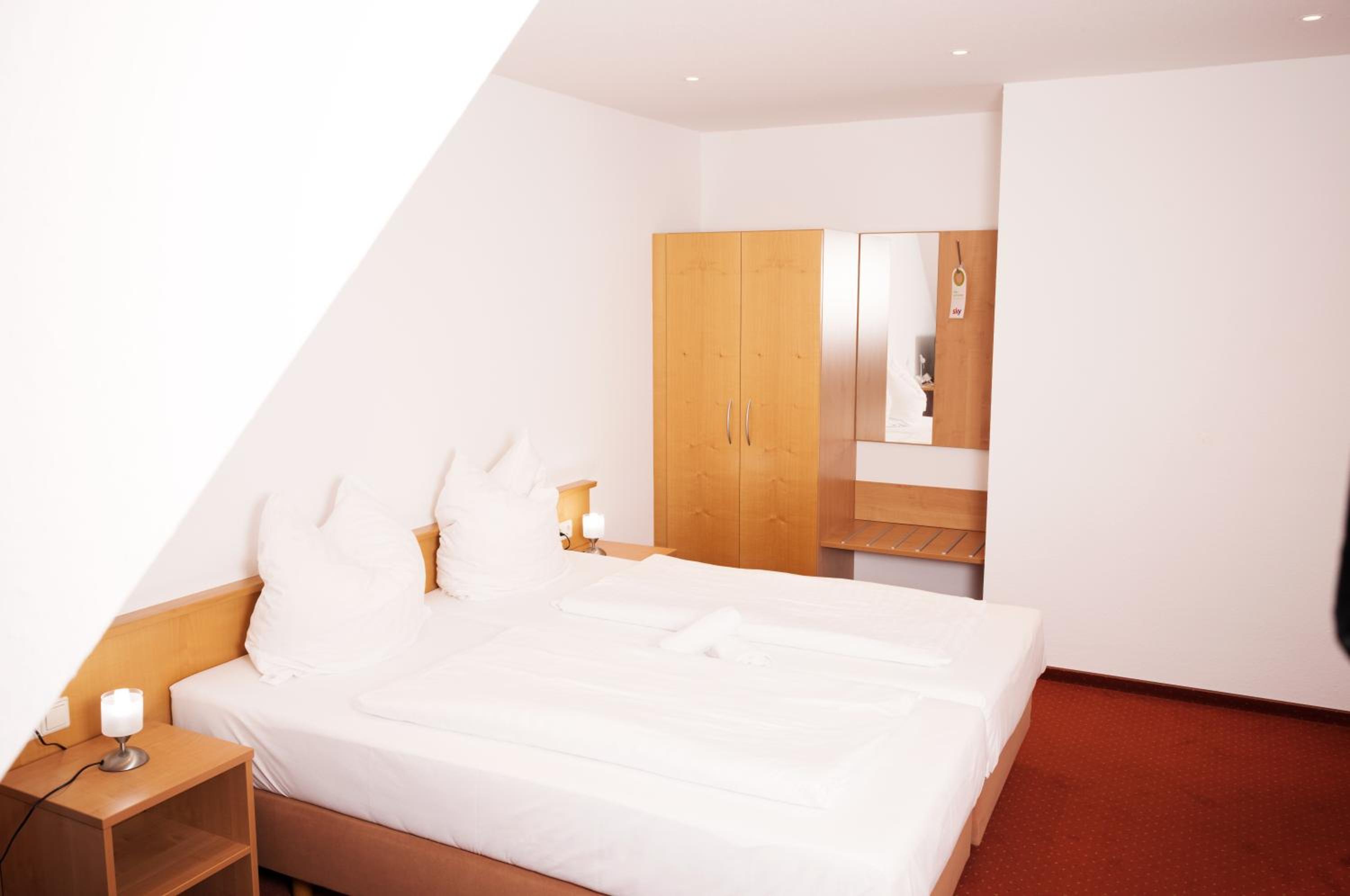 Standard Double Room - Photo 1