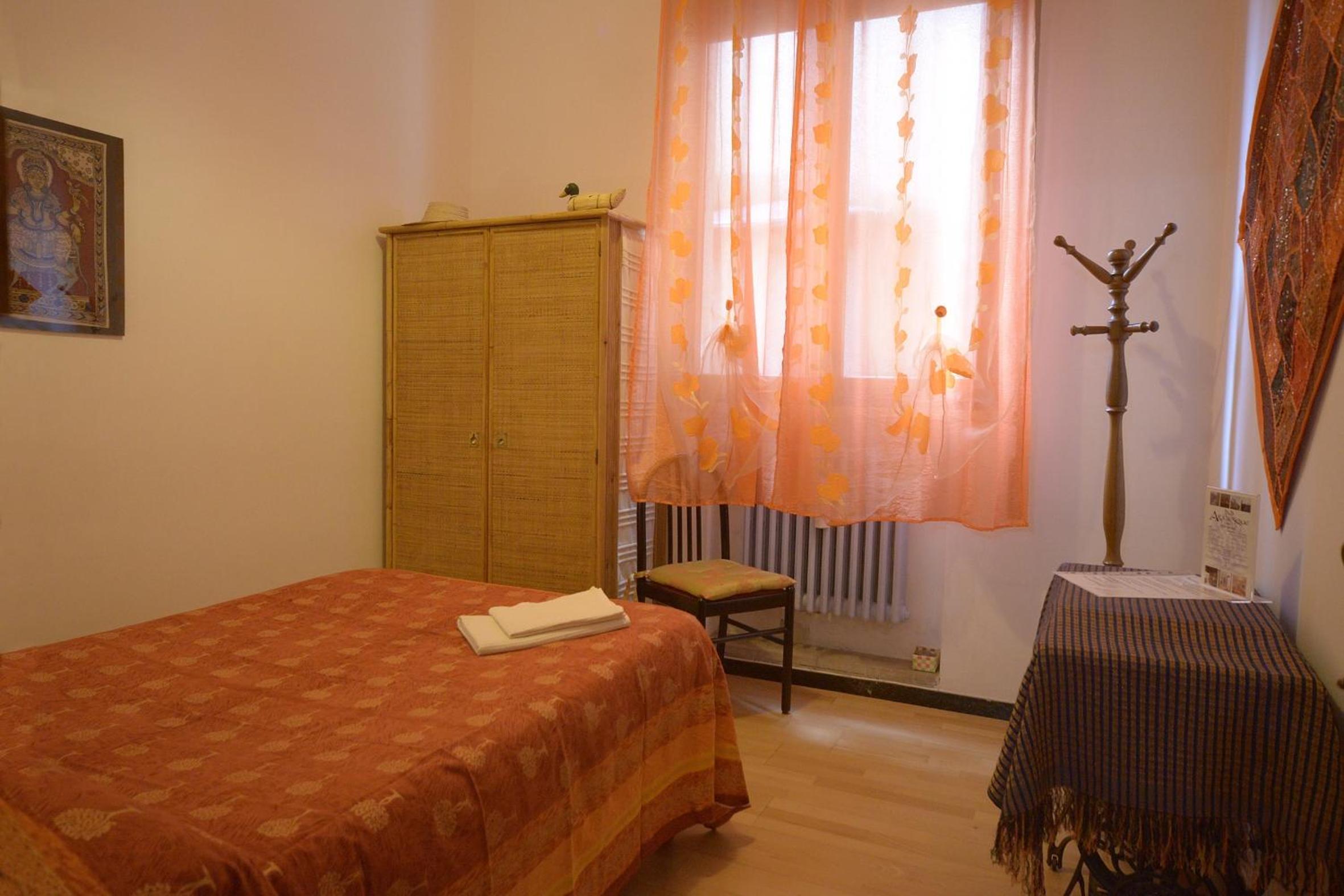 Single Room with Shared Bathroom photo 1