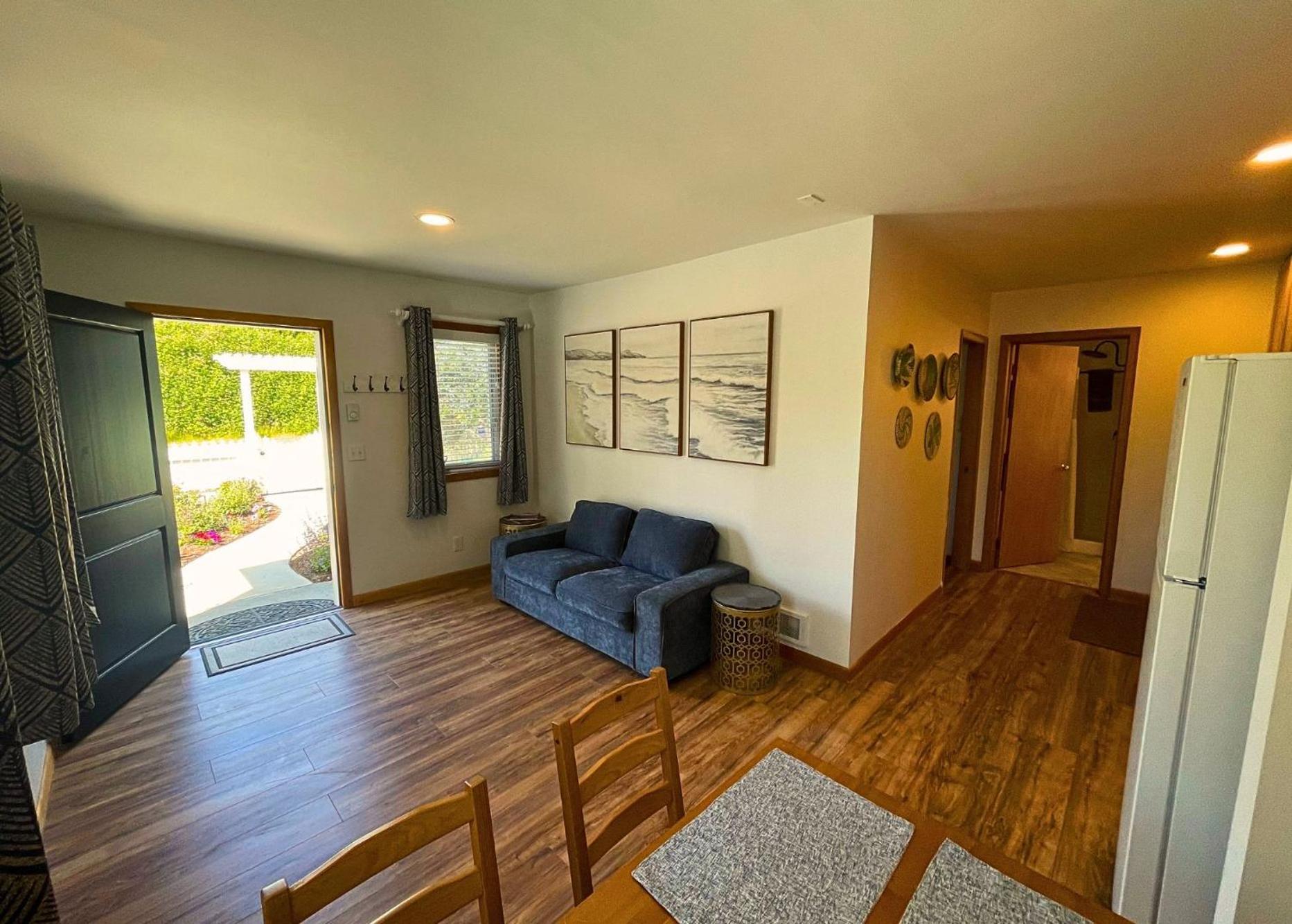 One-Bedroom House photo 1