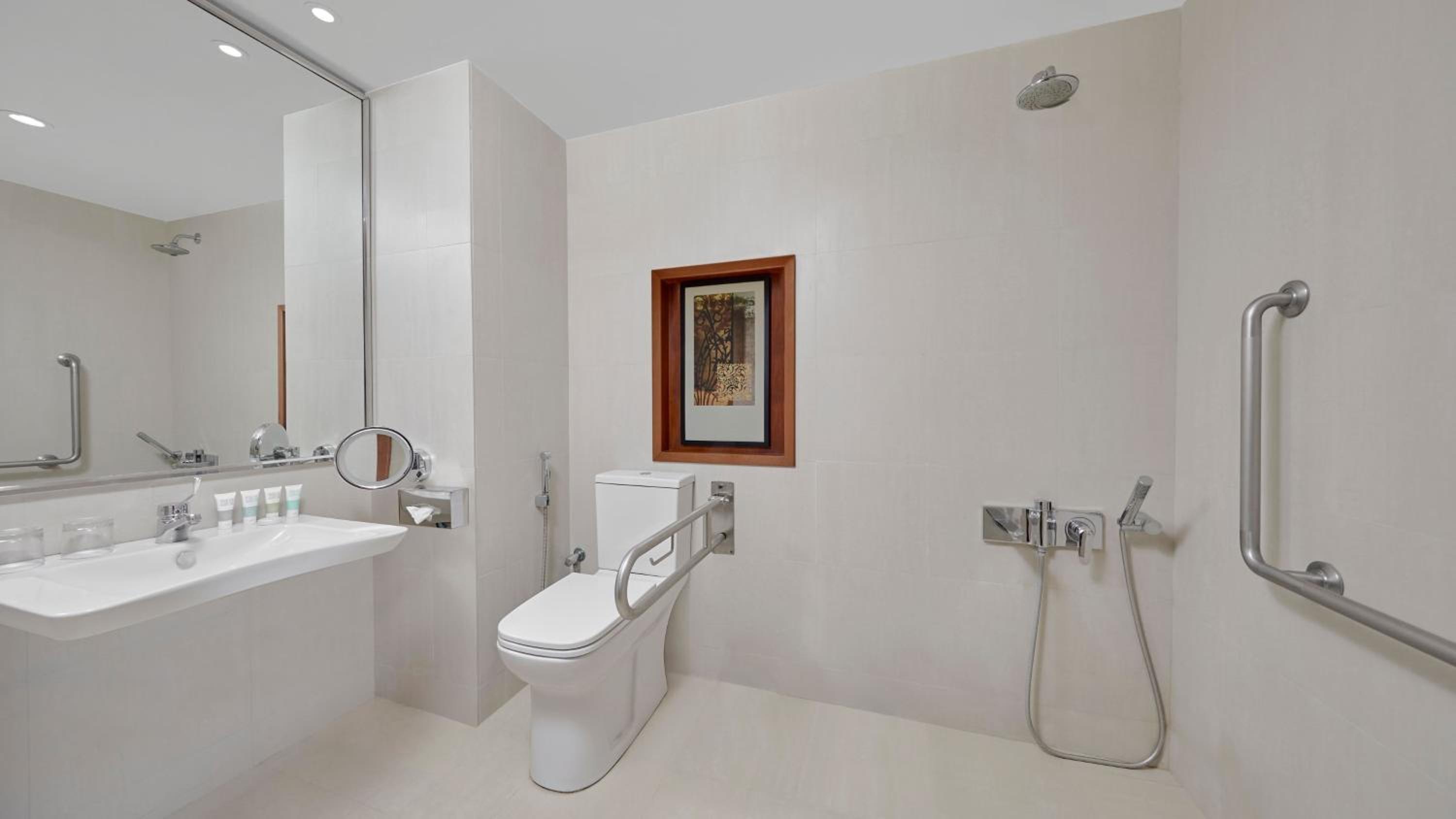 Standard Twin Room - Disability Access thumbnail 5
