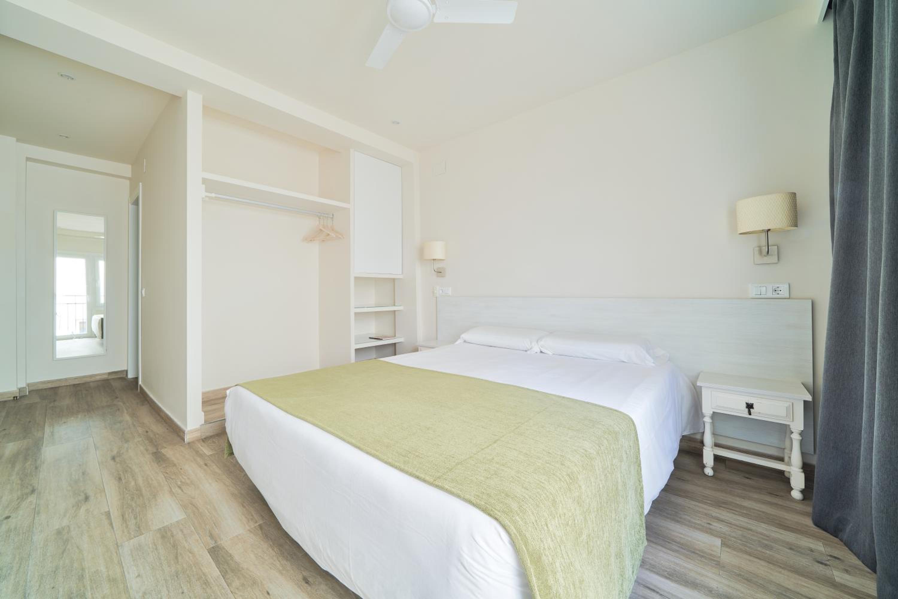 Double Room with Terrace - Photo 3