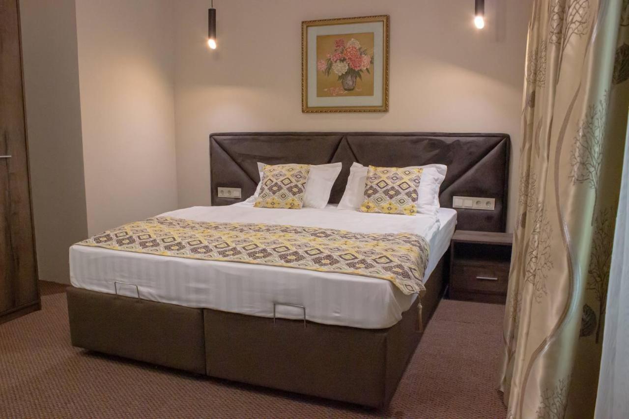 Double or Twin Room with Private Bathroom - Photo 5