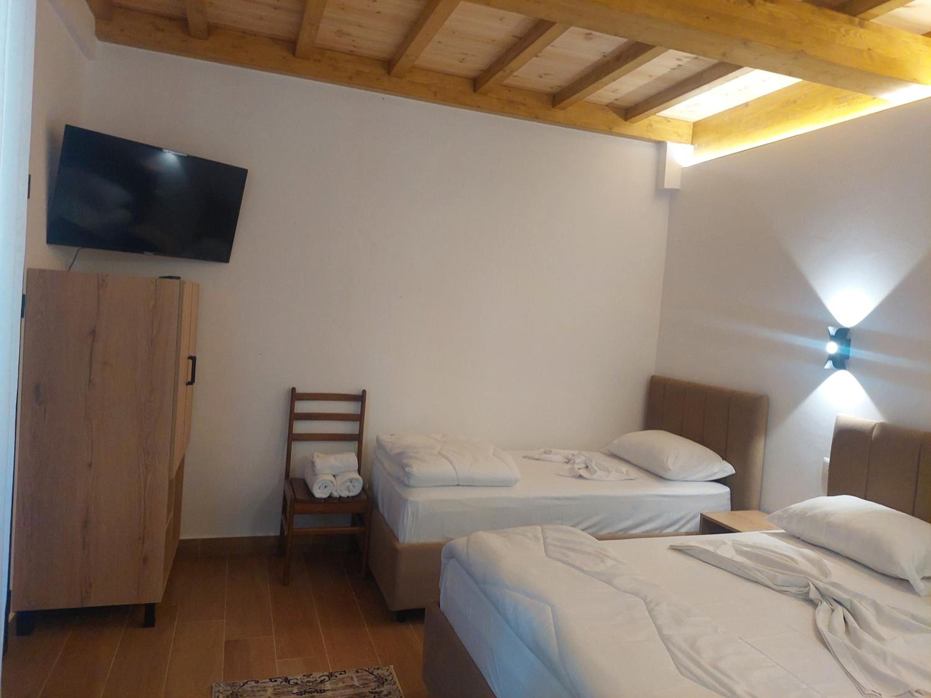 Classic Triple Room photo 2