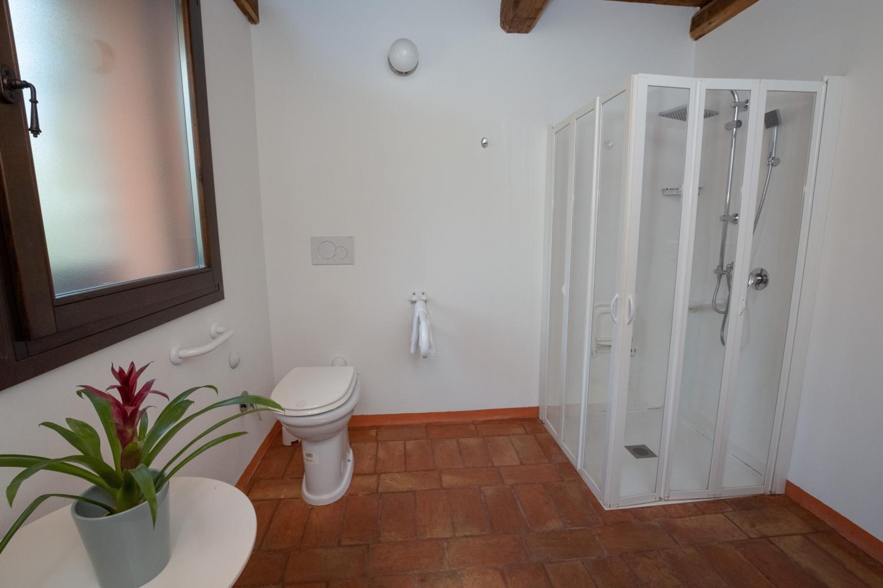 Double Room - Photo 17