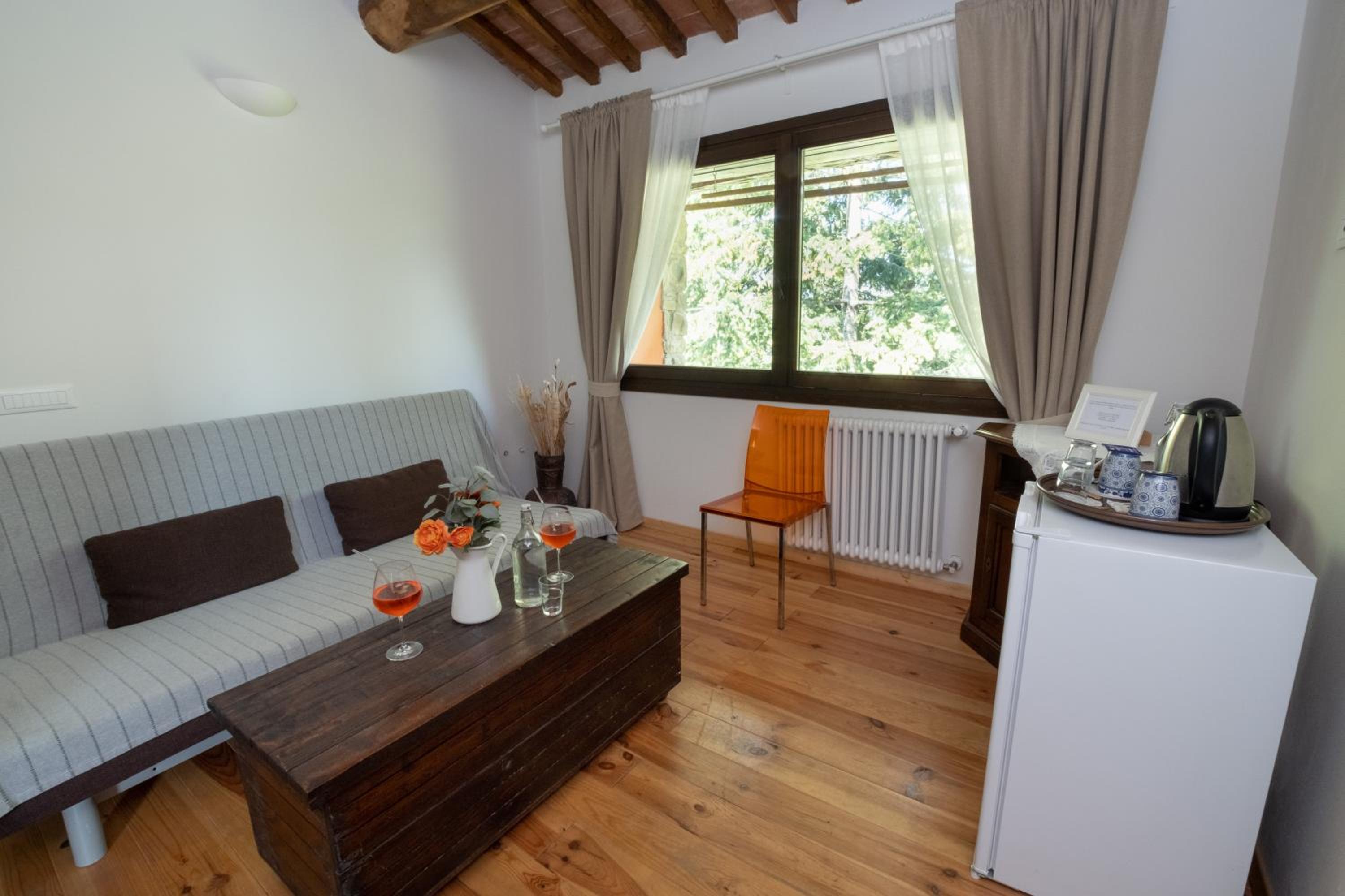 Suite - Photo 18