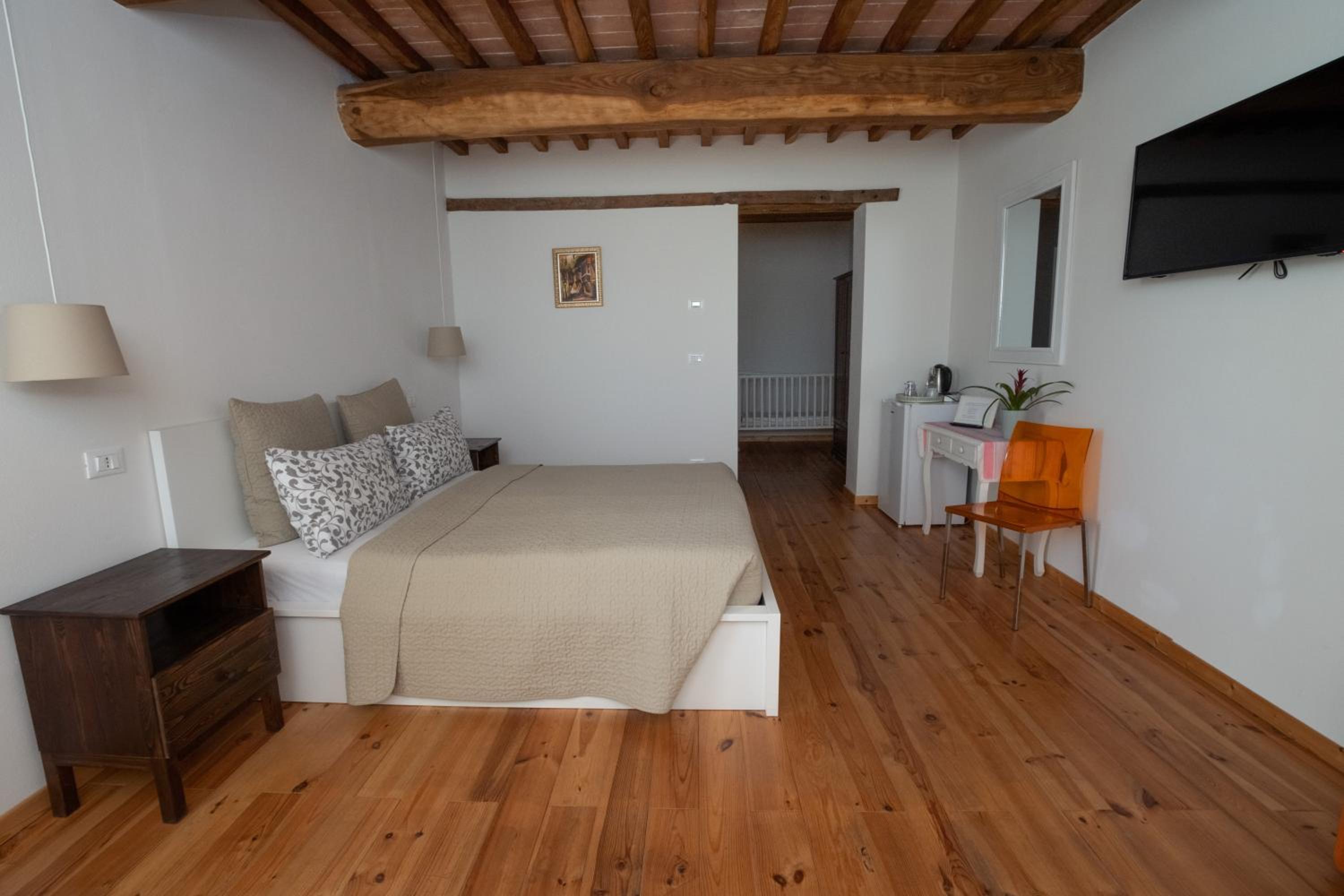 Double Room - Photo 10