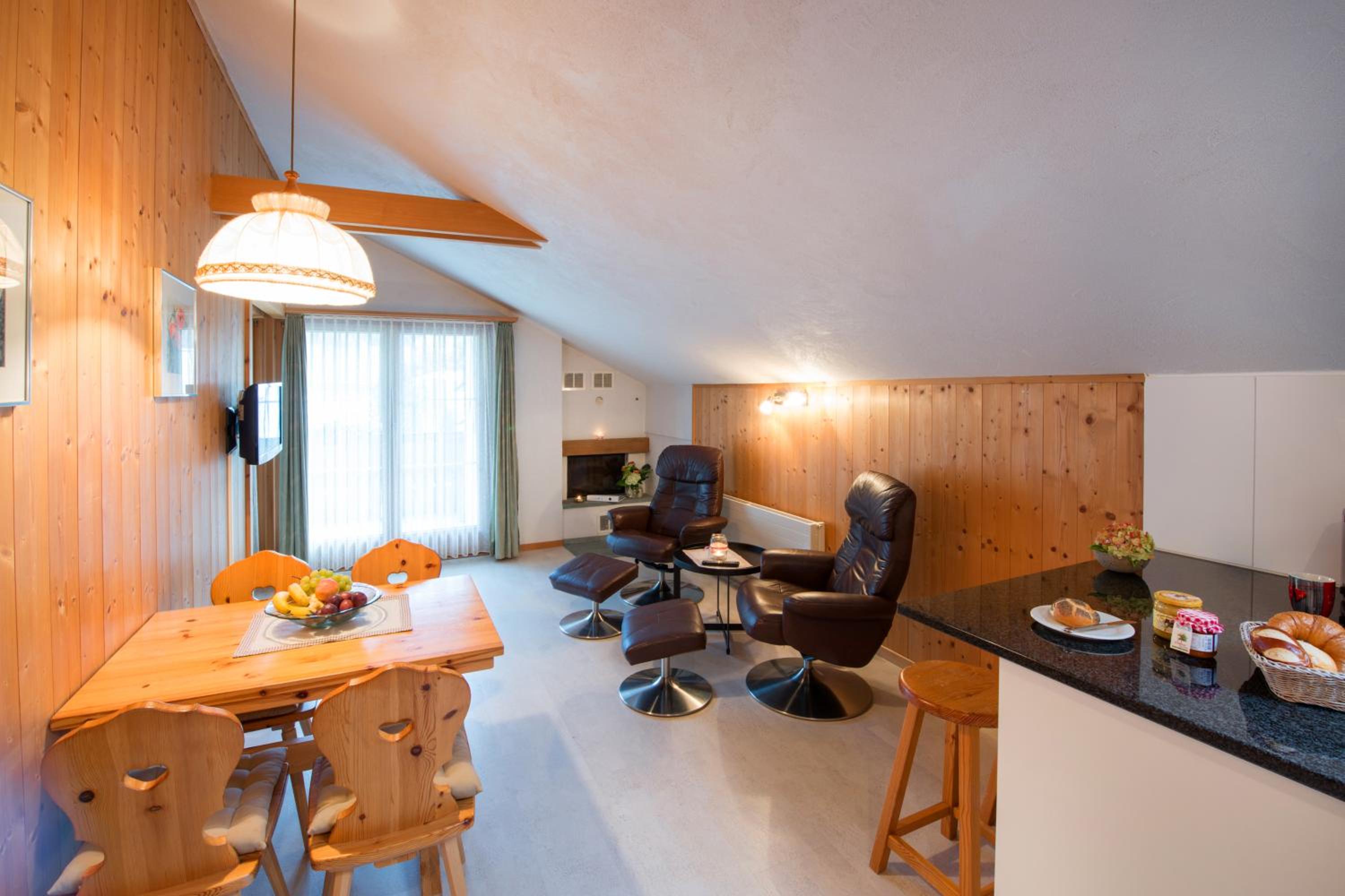 One-Bedroom Apartment - Attic photo 2