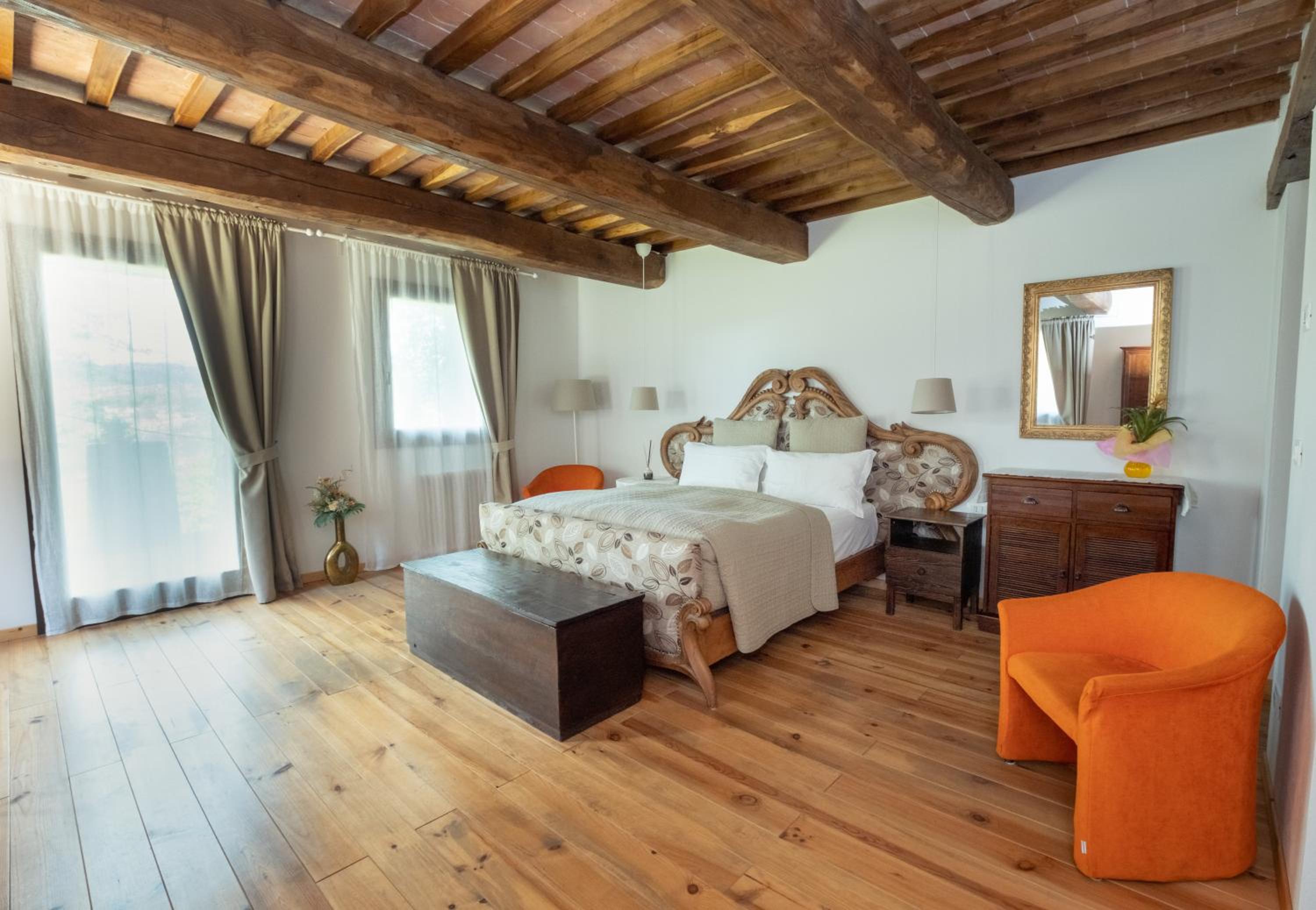 Suite - Photo 1
